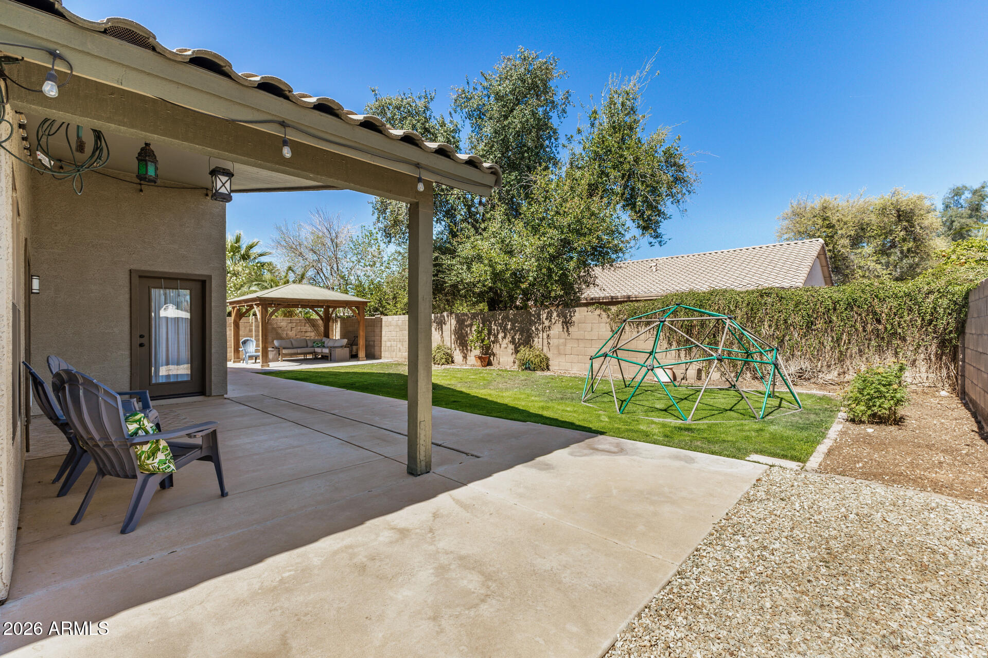 1634 E CARLA VISTA Drive