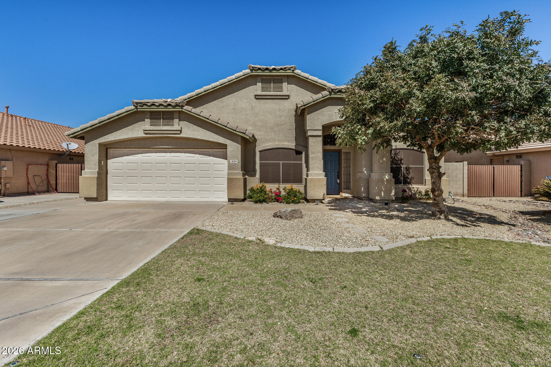 1634 E CARLA VISTA Drive