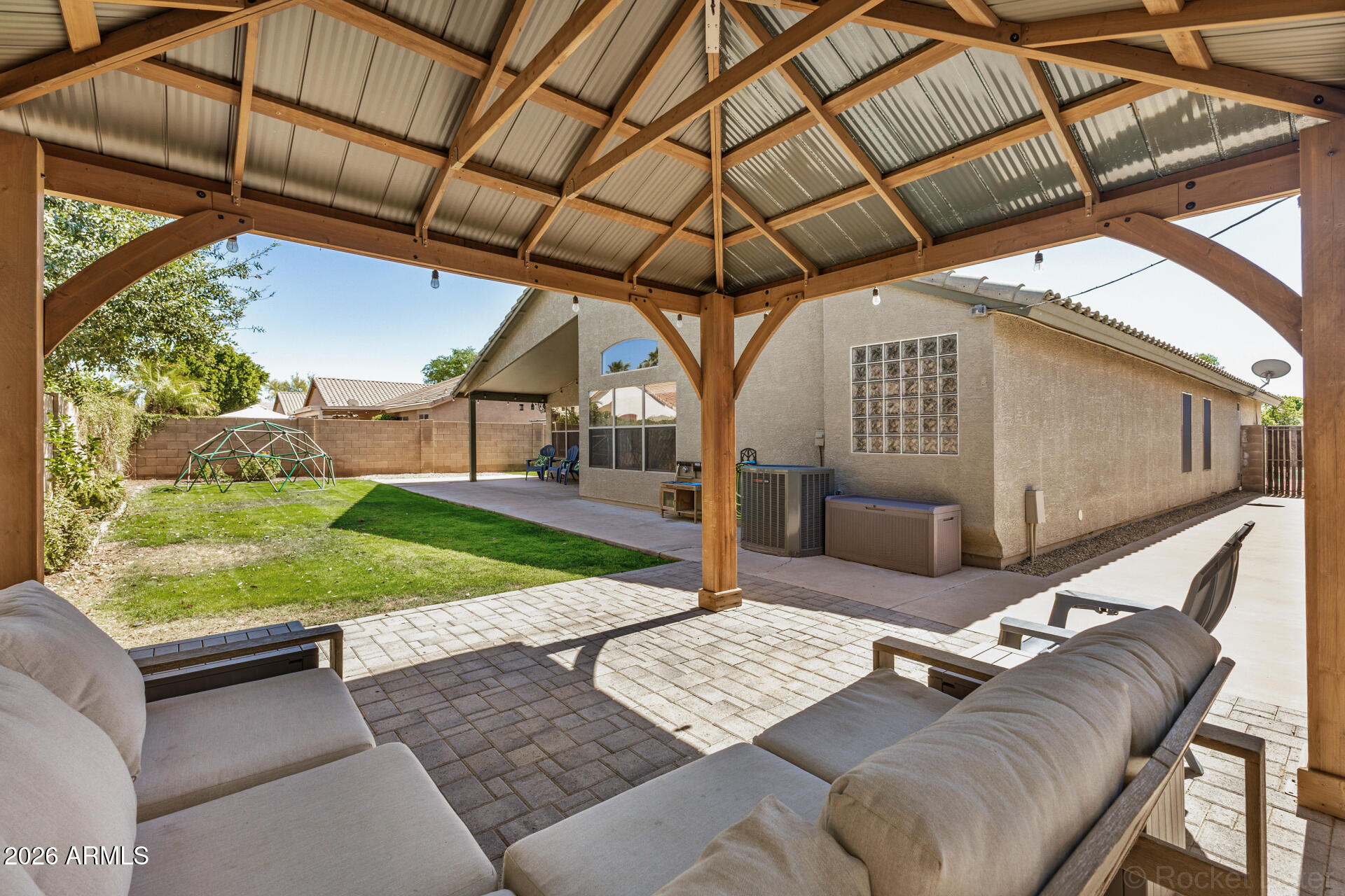 1634 E CARLA VISTA Drive