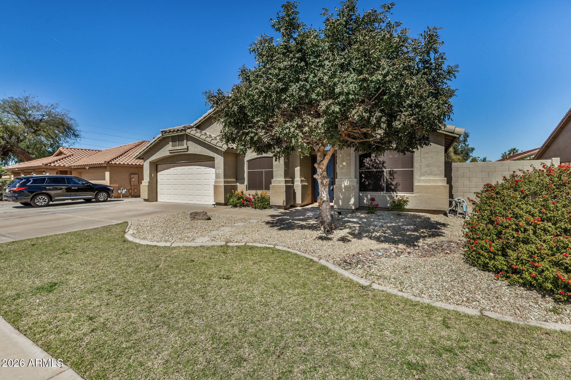 1634 E CARLA VISTA Drive