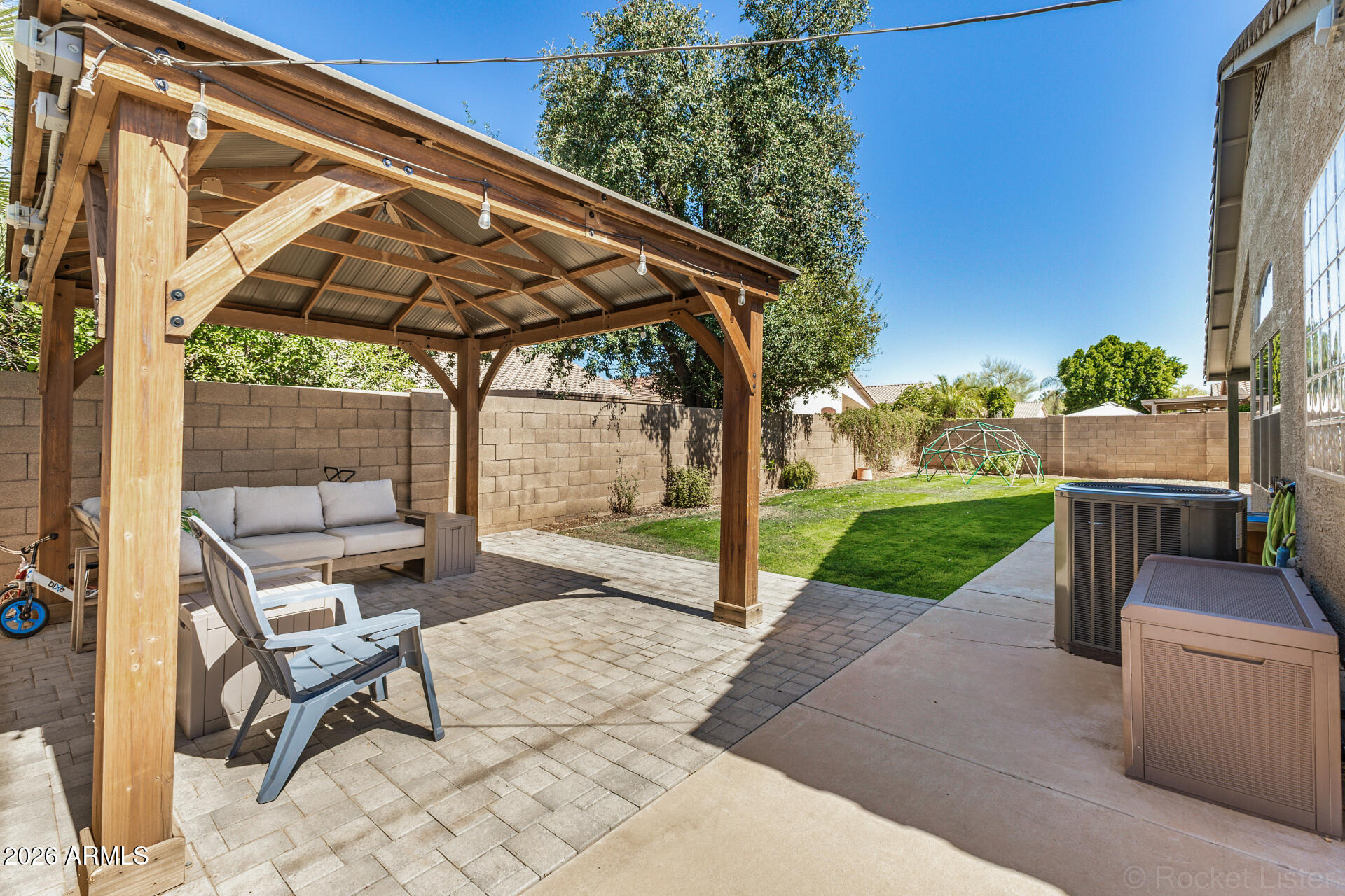 1634 E CARLA VISTA Drive