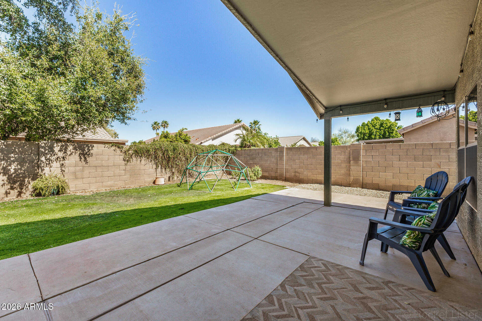 1634 E CARLA VISTA Drive