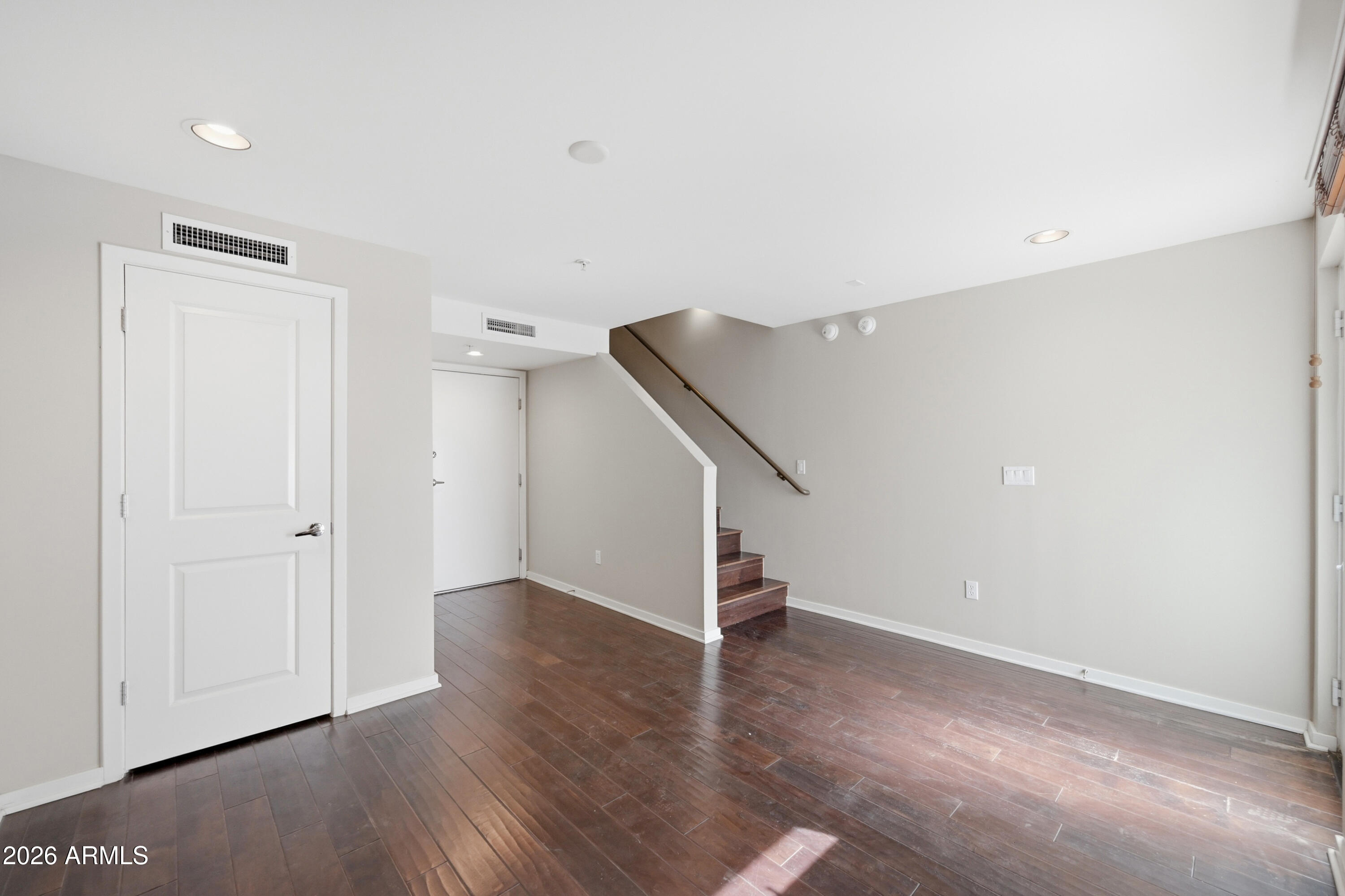 526 W 1ST Street 106