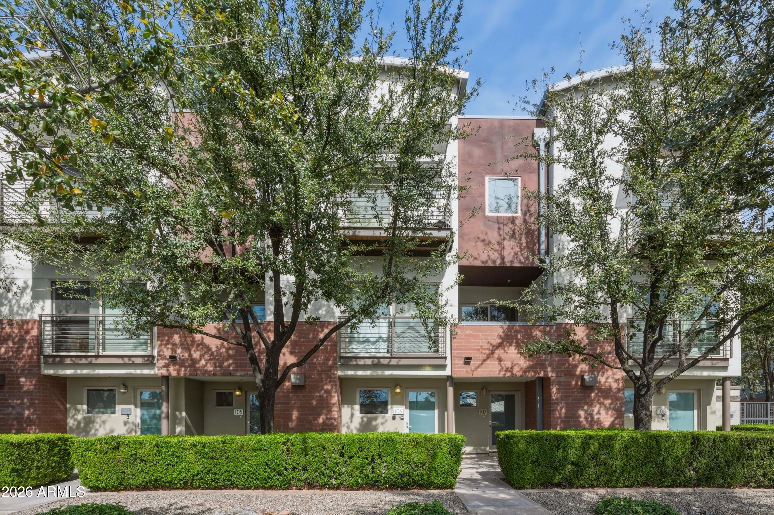 526 W 1ST Street 106