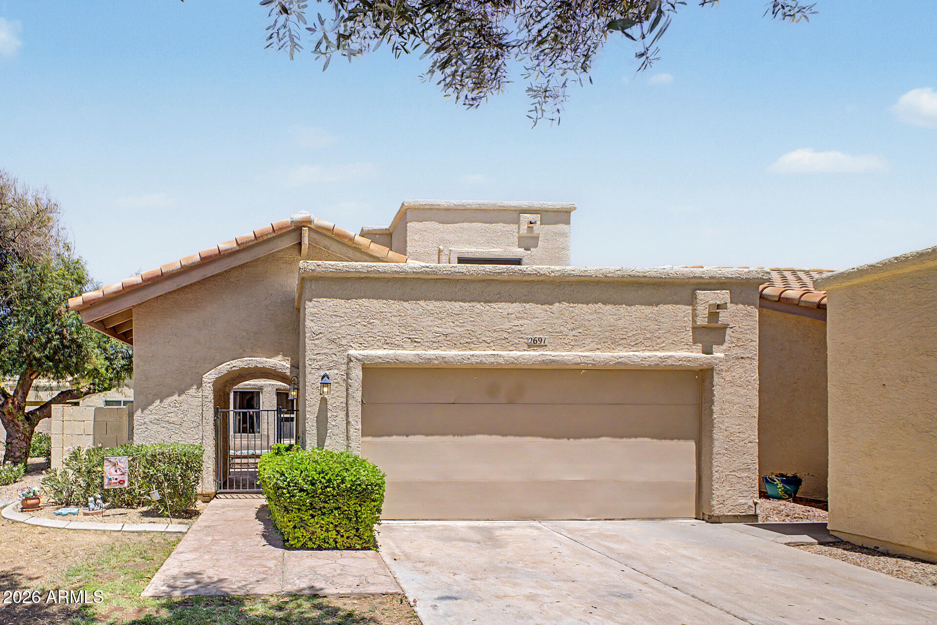 2691 N TAMARISK Street