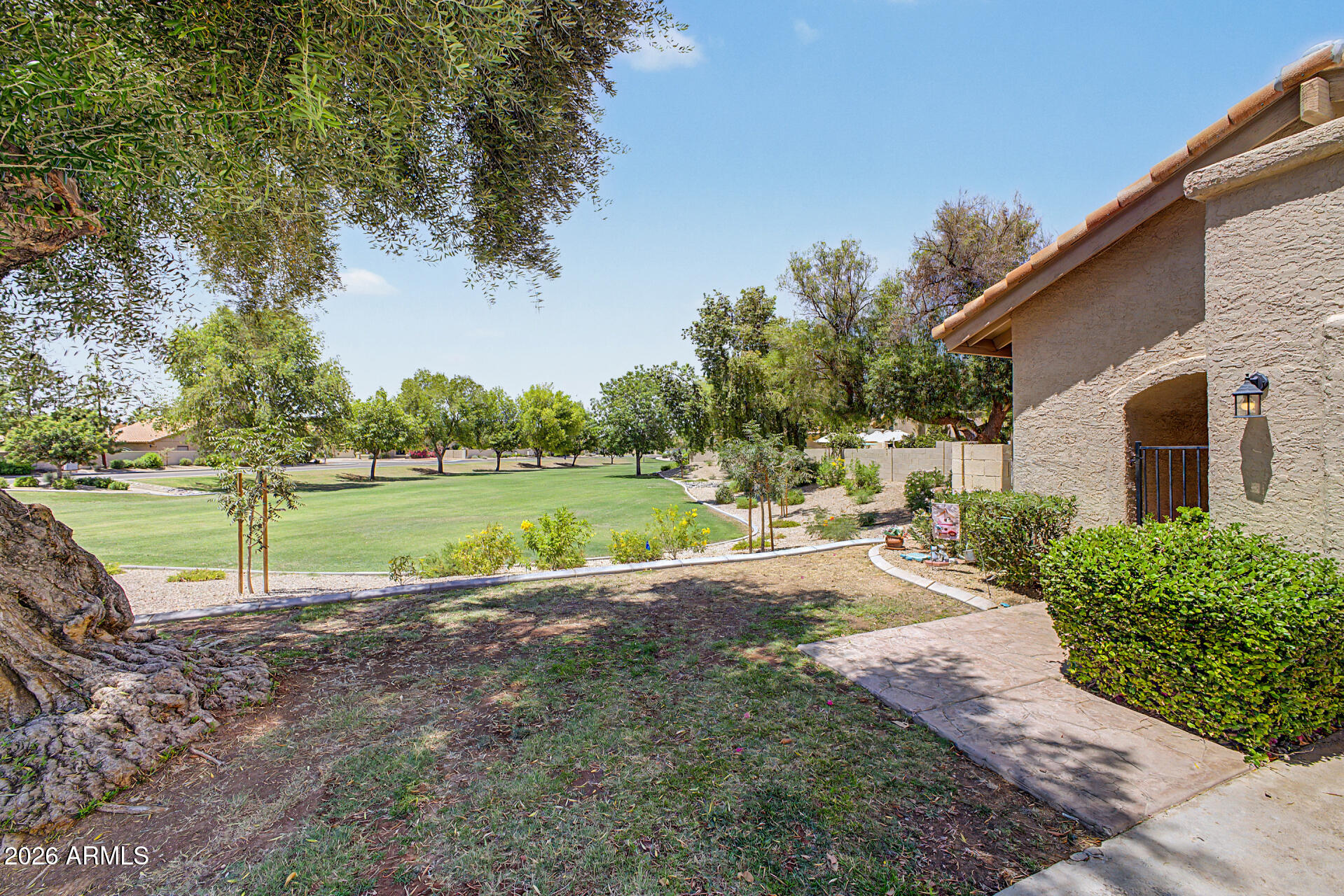 2691 N TAMARISK Street