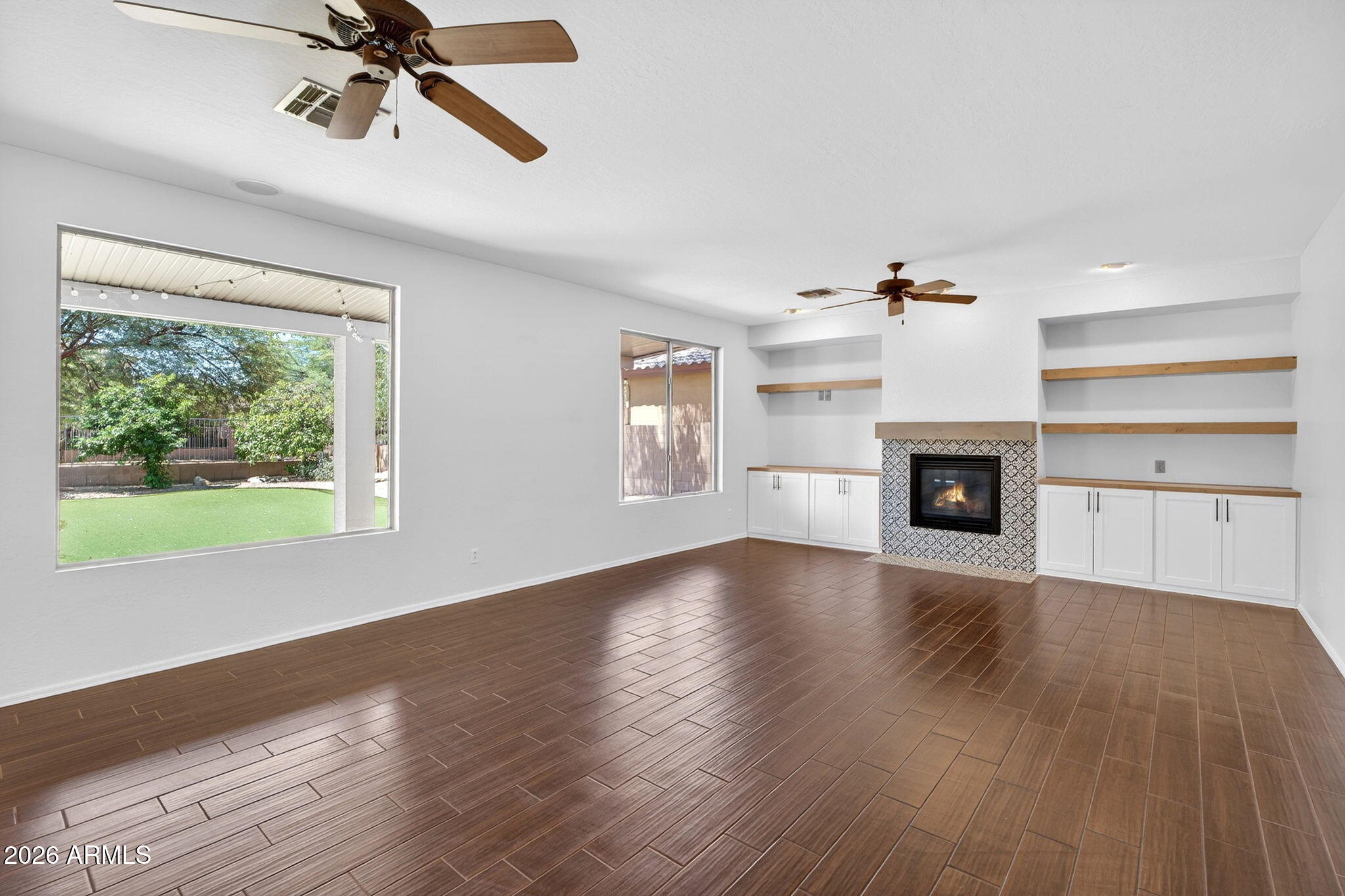 857 E CARLA VISTA Drive