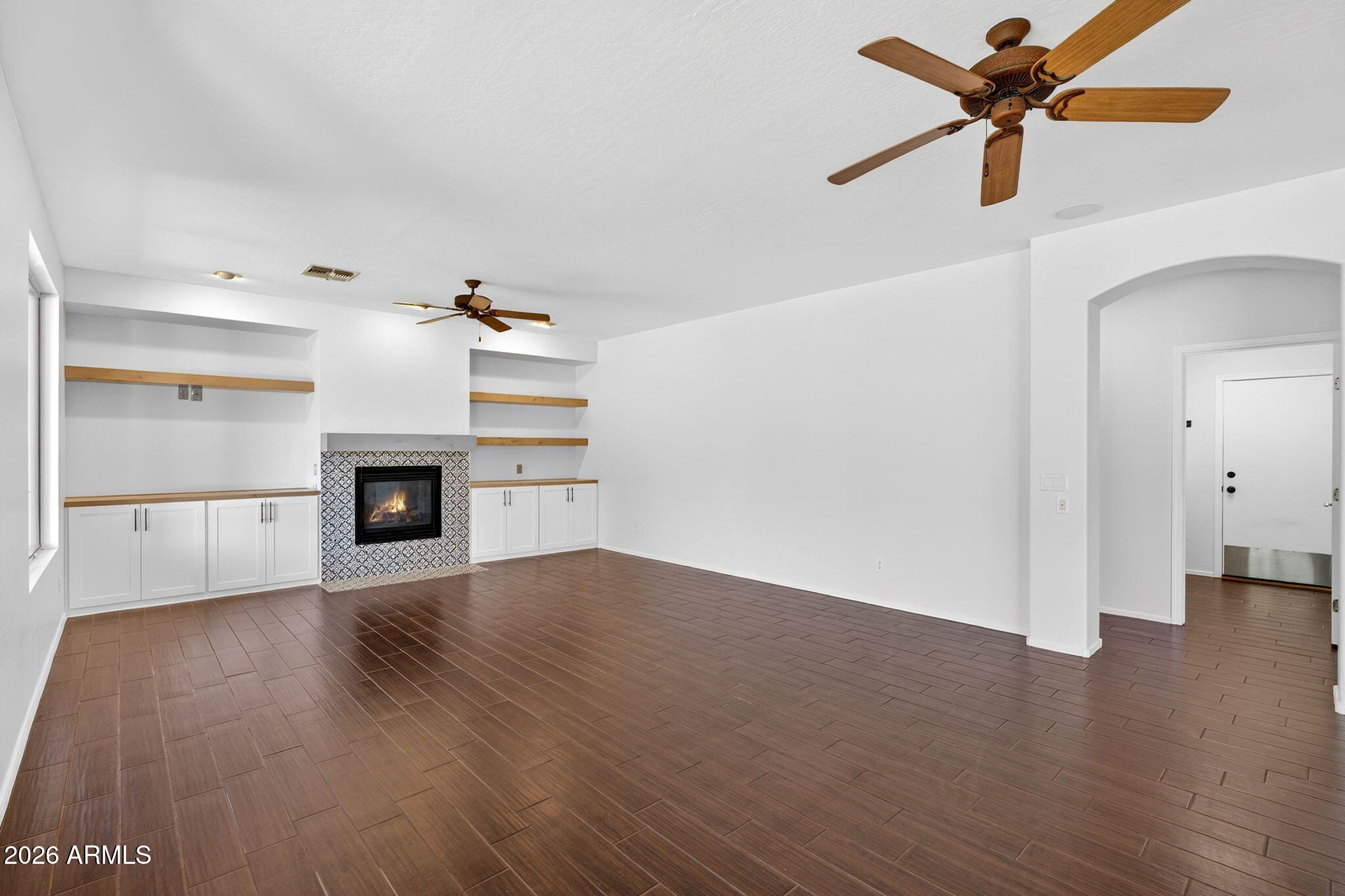 857 E CARLA VISTA Drive