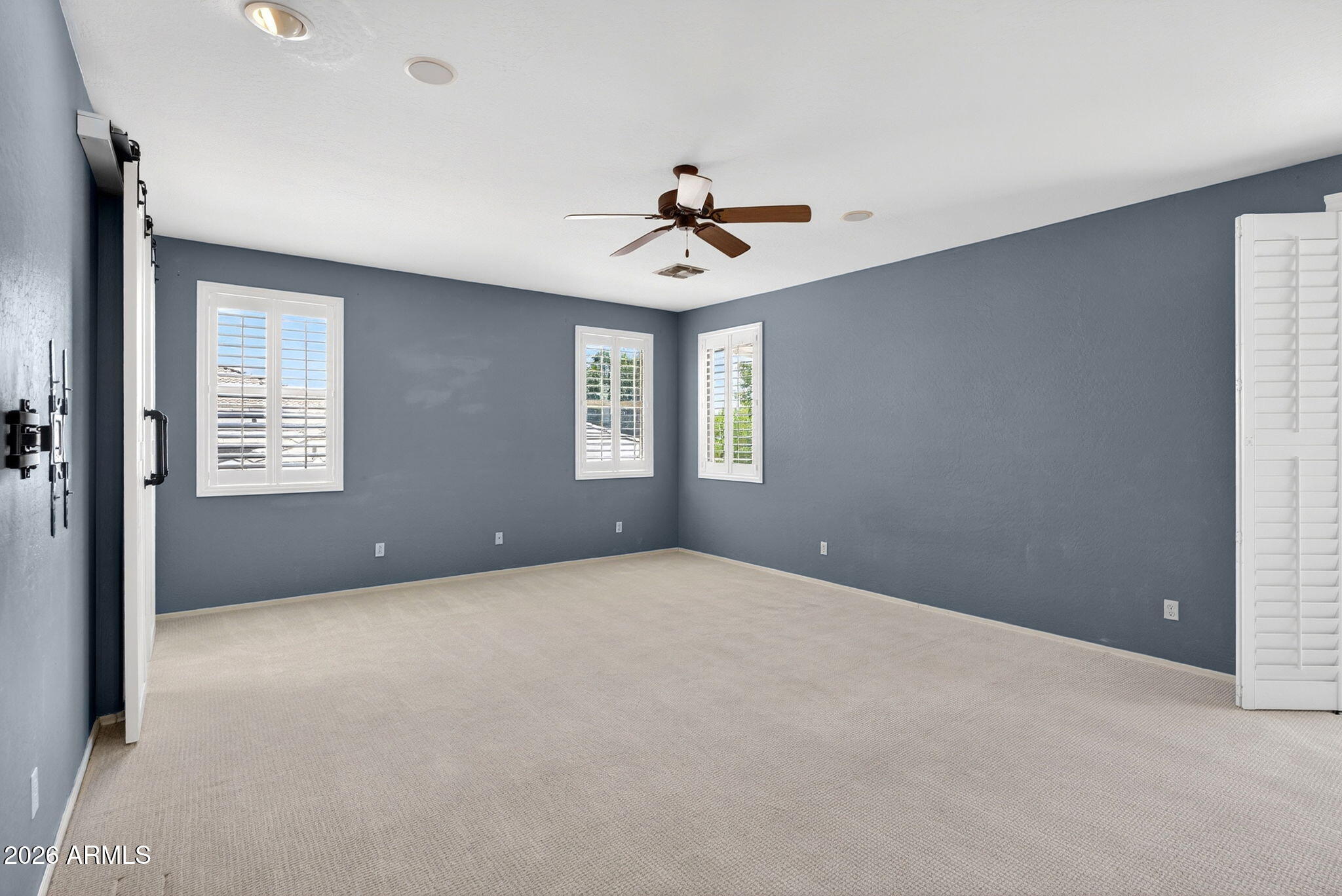 857 E CARLA VISTA Drive