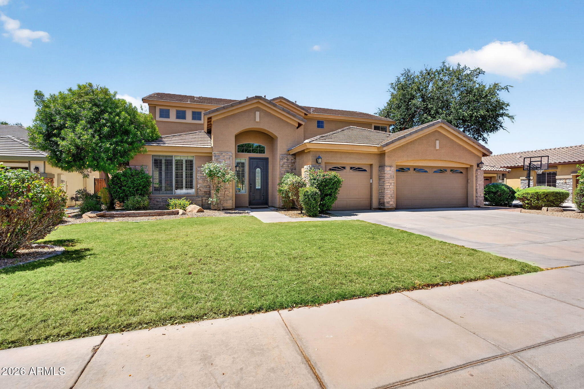 857 E CARLA VISTA Drive