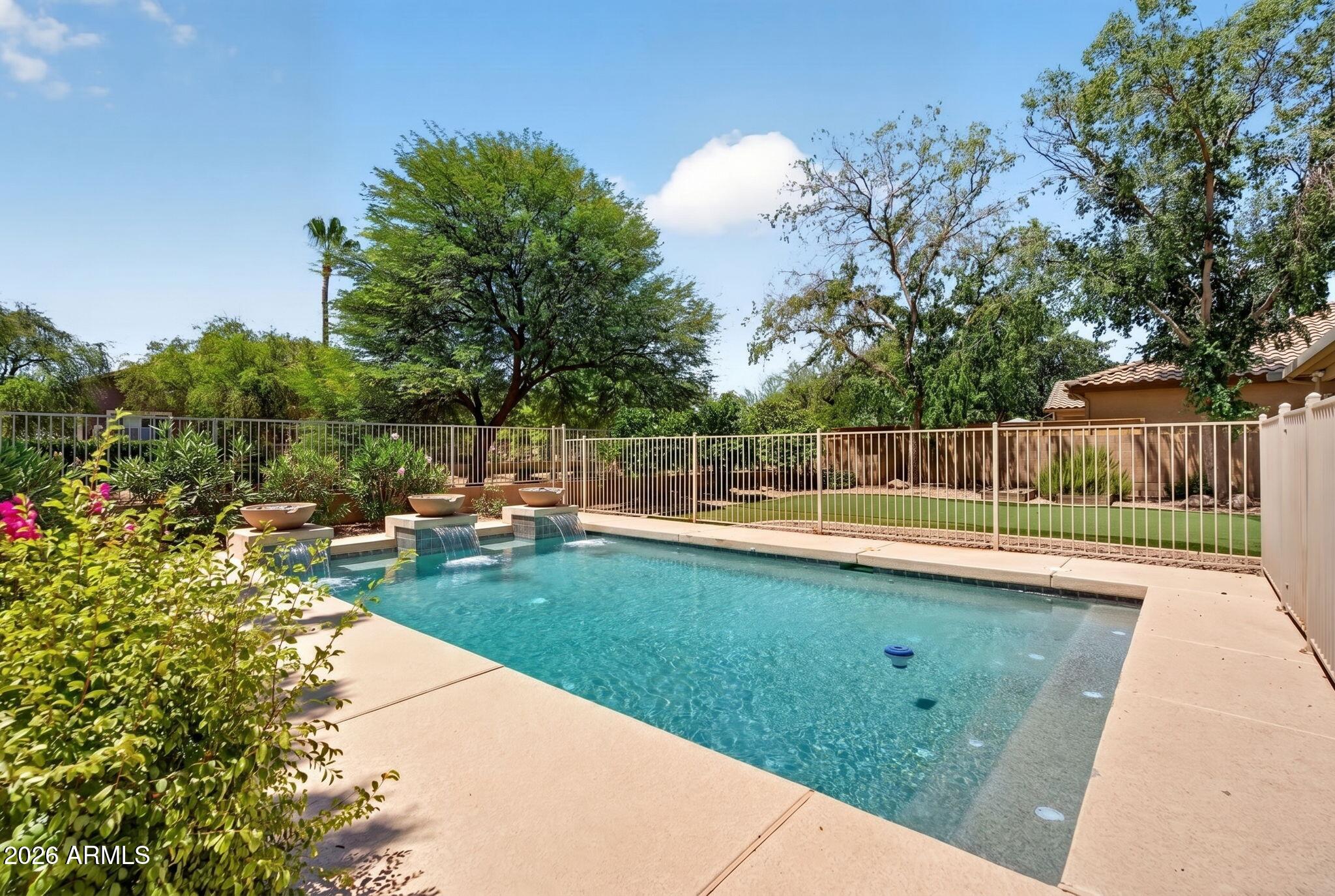 857 E CARLA VISTA Drive