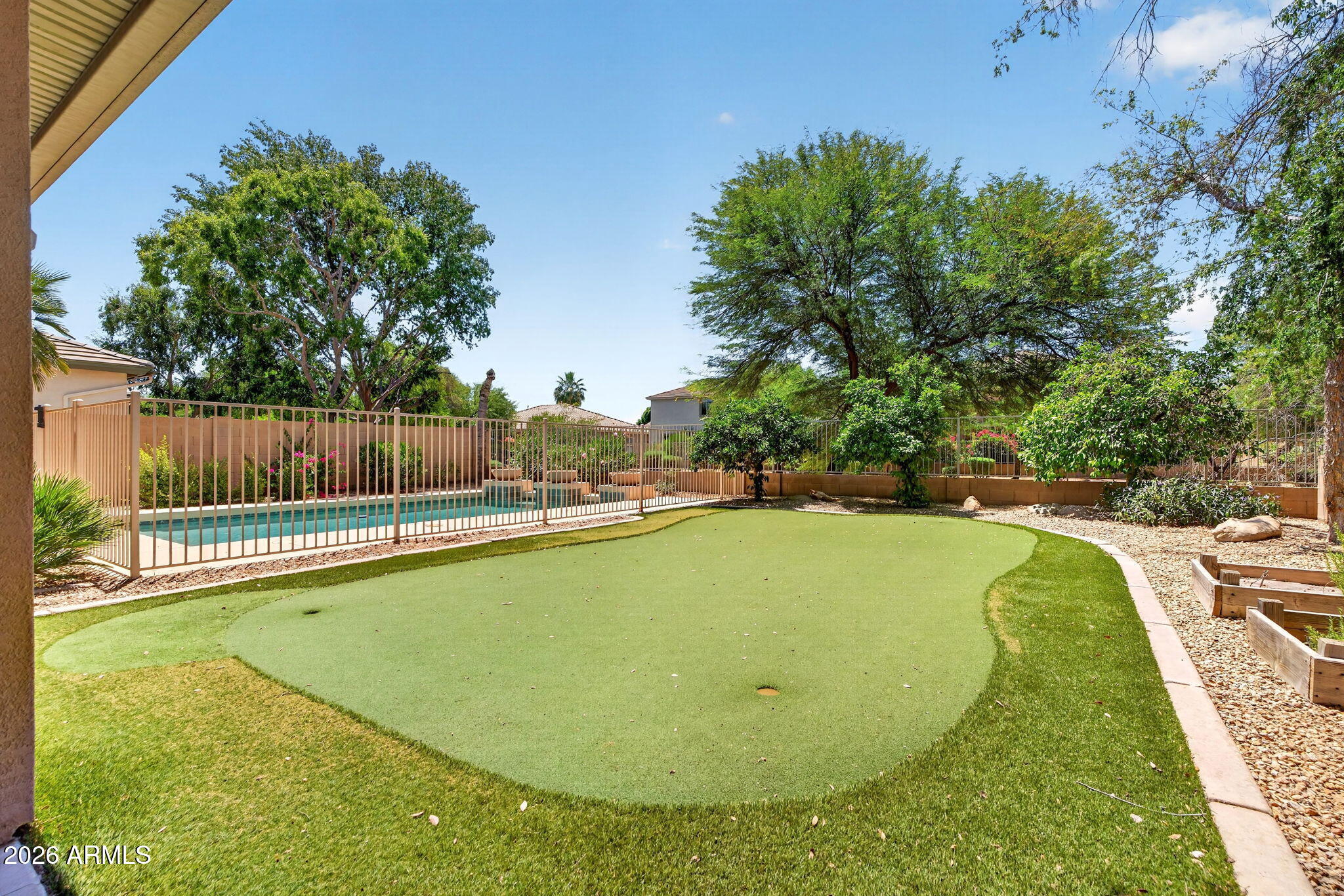 857 E CARLA VISTA Drive