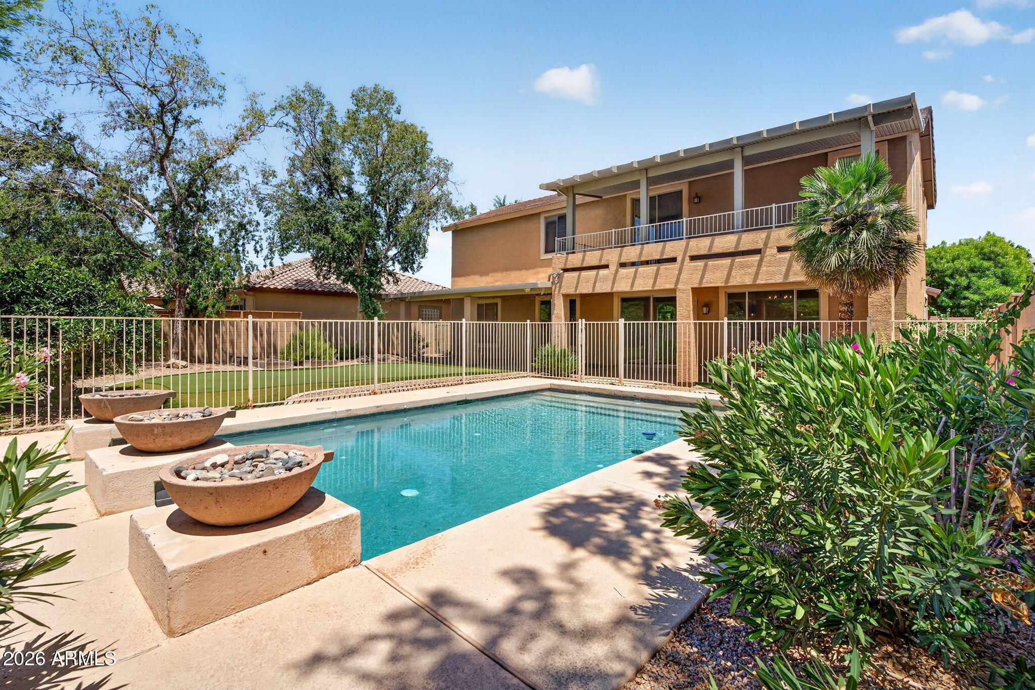 857 E CARLA VISTA Drive