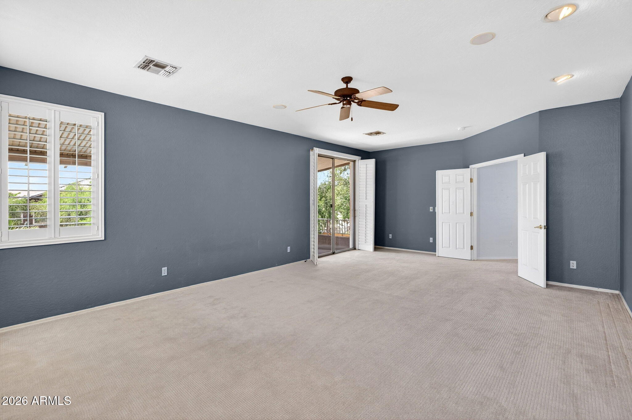 857 E CARLA VISTA Drive