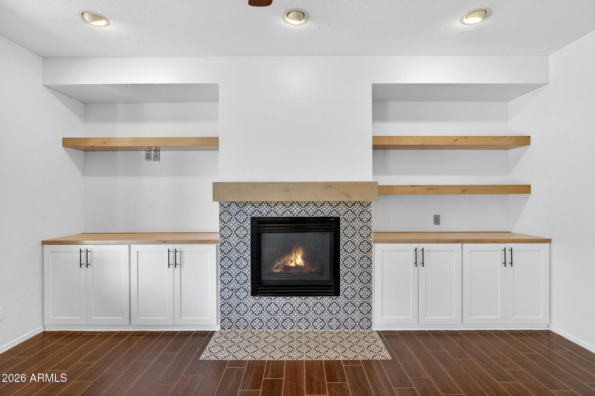 857 E CARLA VISTA Drive