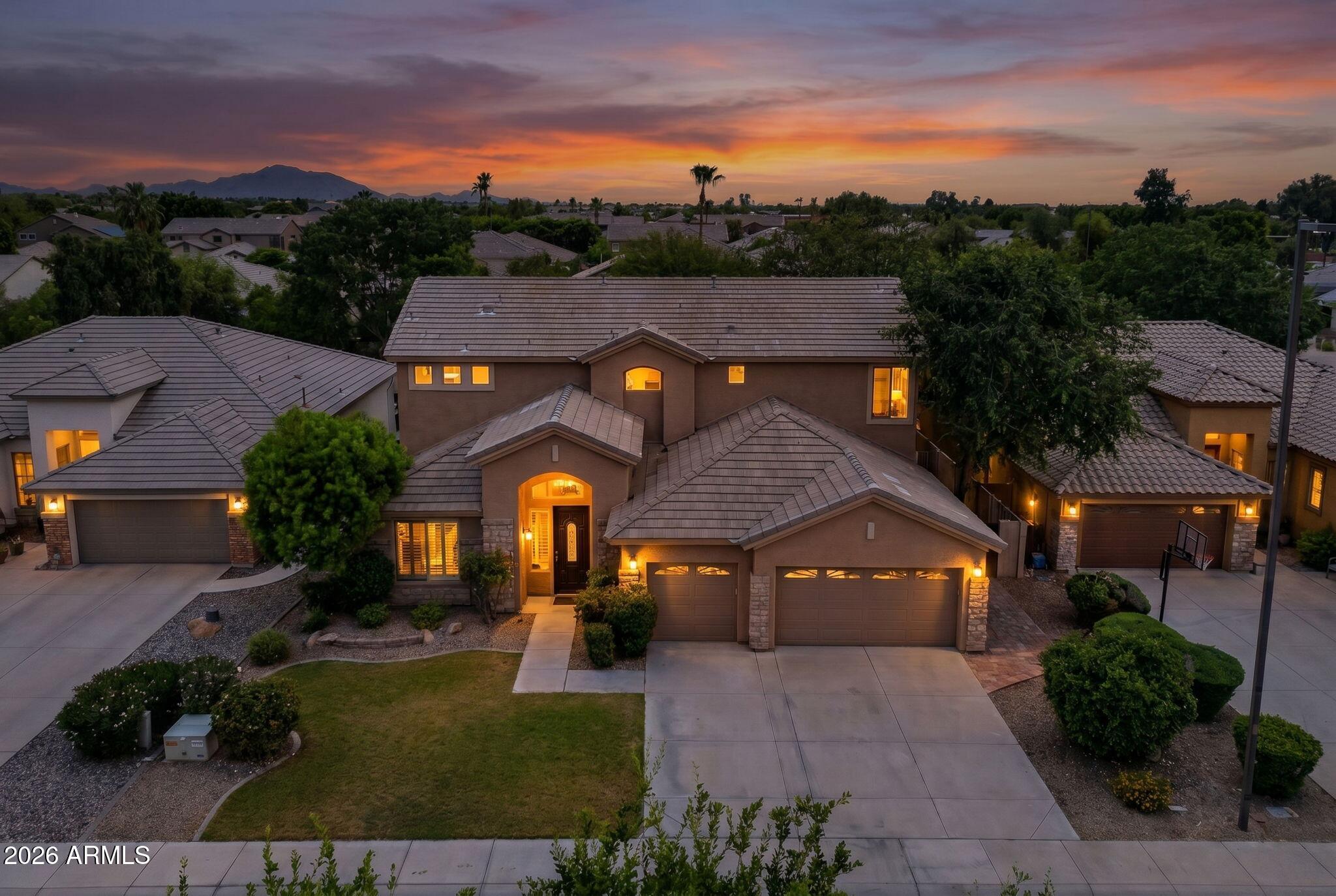 857 E CARLA VISTA Drive