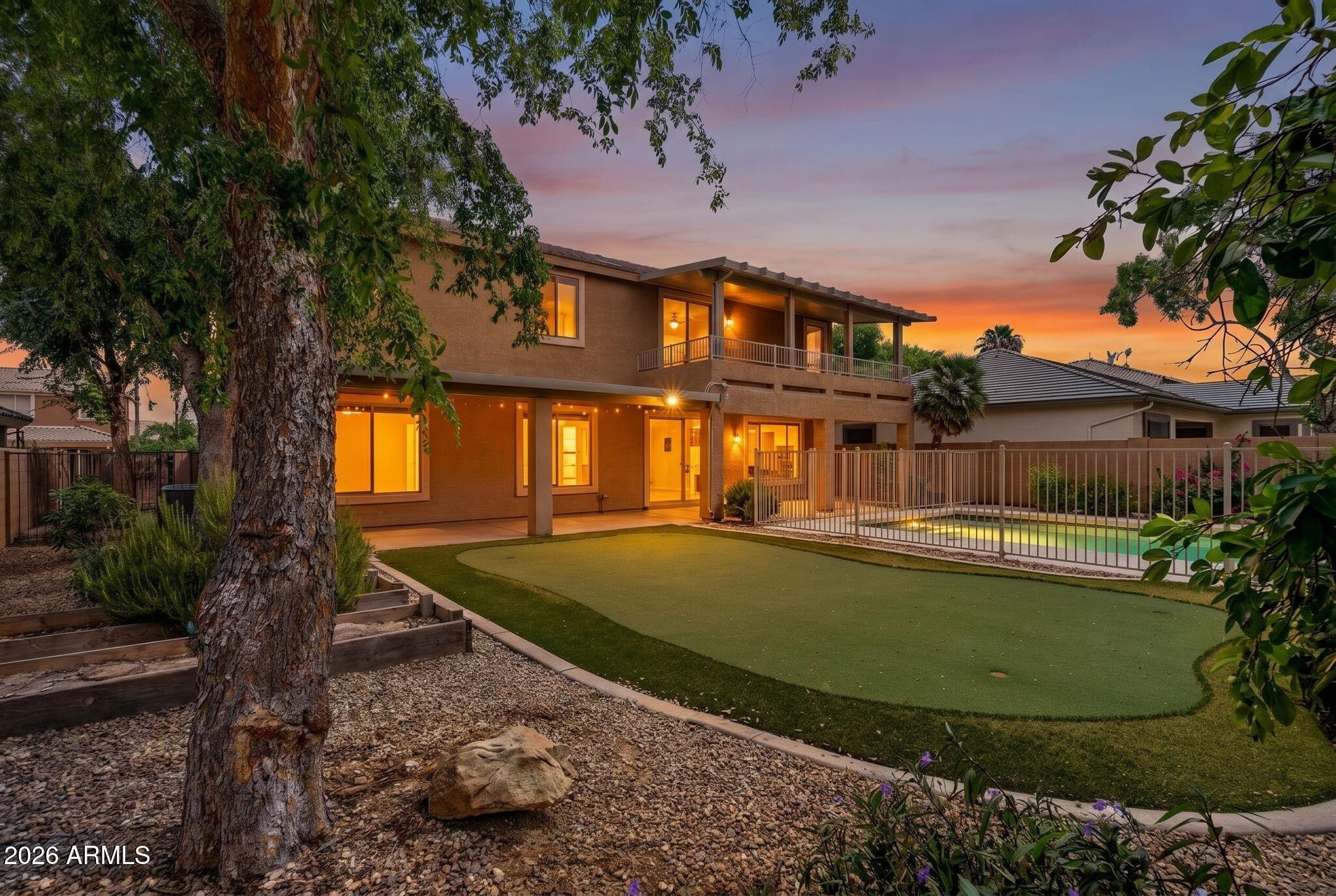 857 E CARLA VISTA Drive