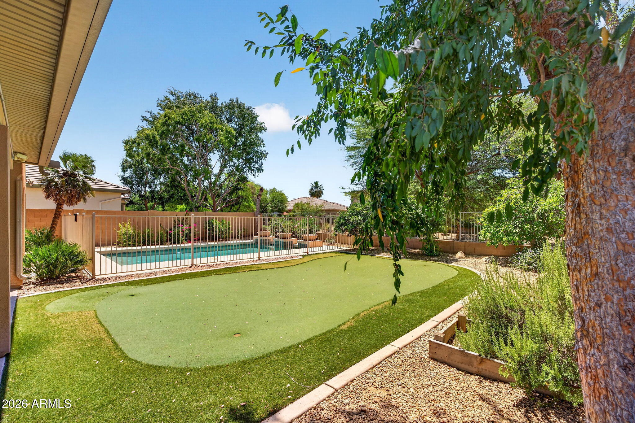 857 E CARLA VISTA Drive