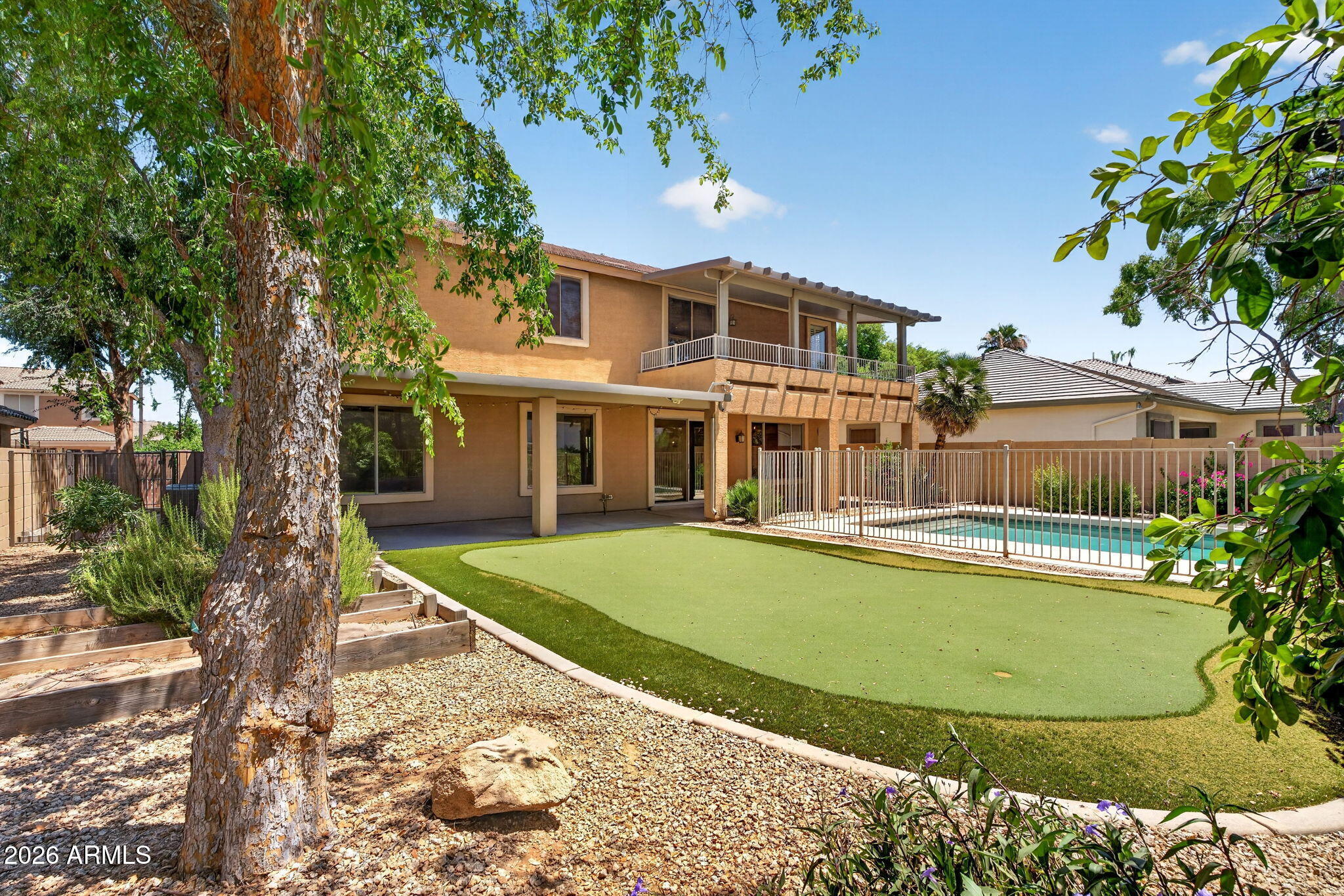857 E CARLA VISTA Drive
