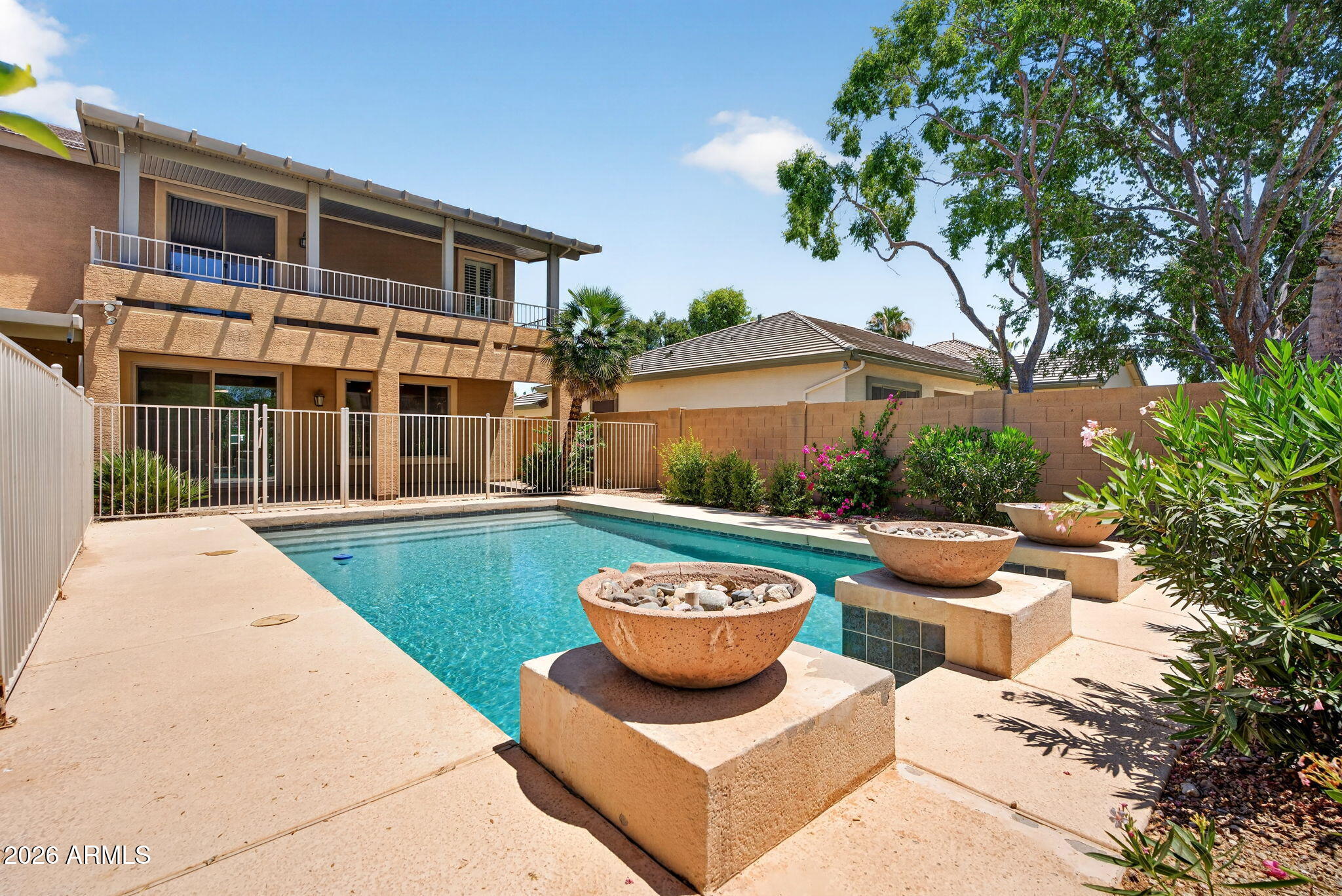 857 E CARLA VISTA Drive