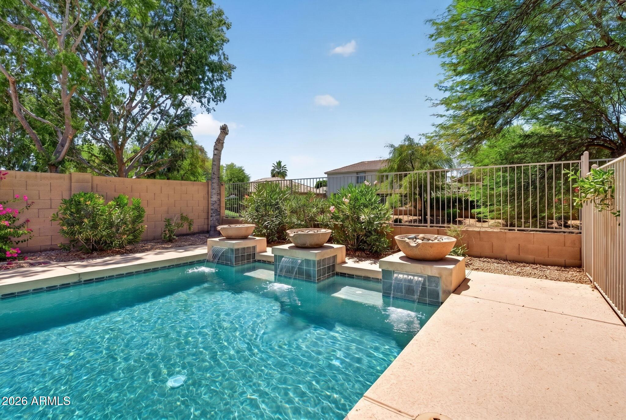 857 E CARLA VISTA Drive