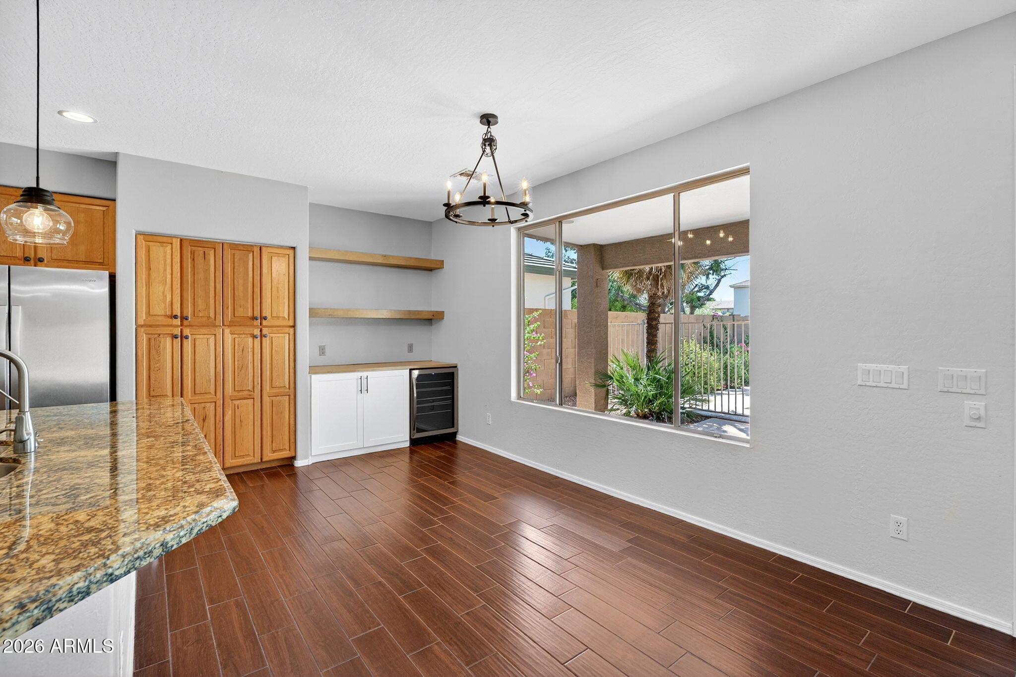857 E CARLA VISTA Drive