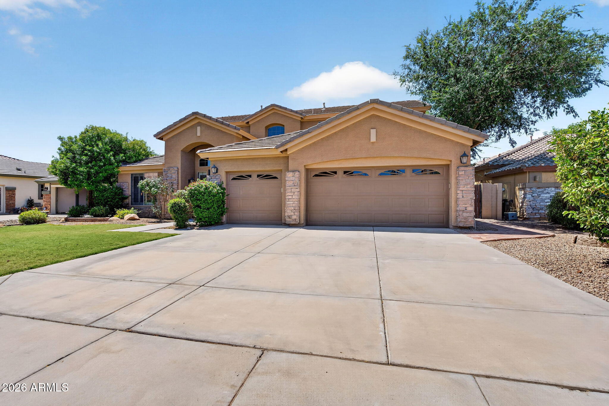 857 E CARLA VISTA Drive
