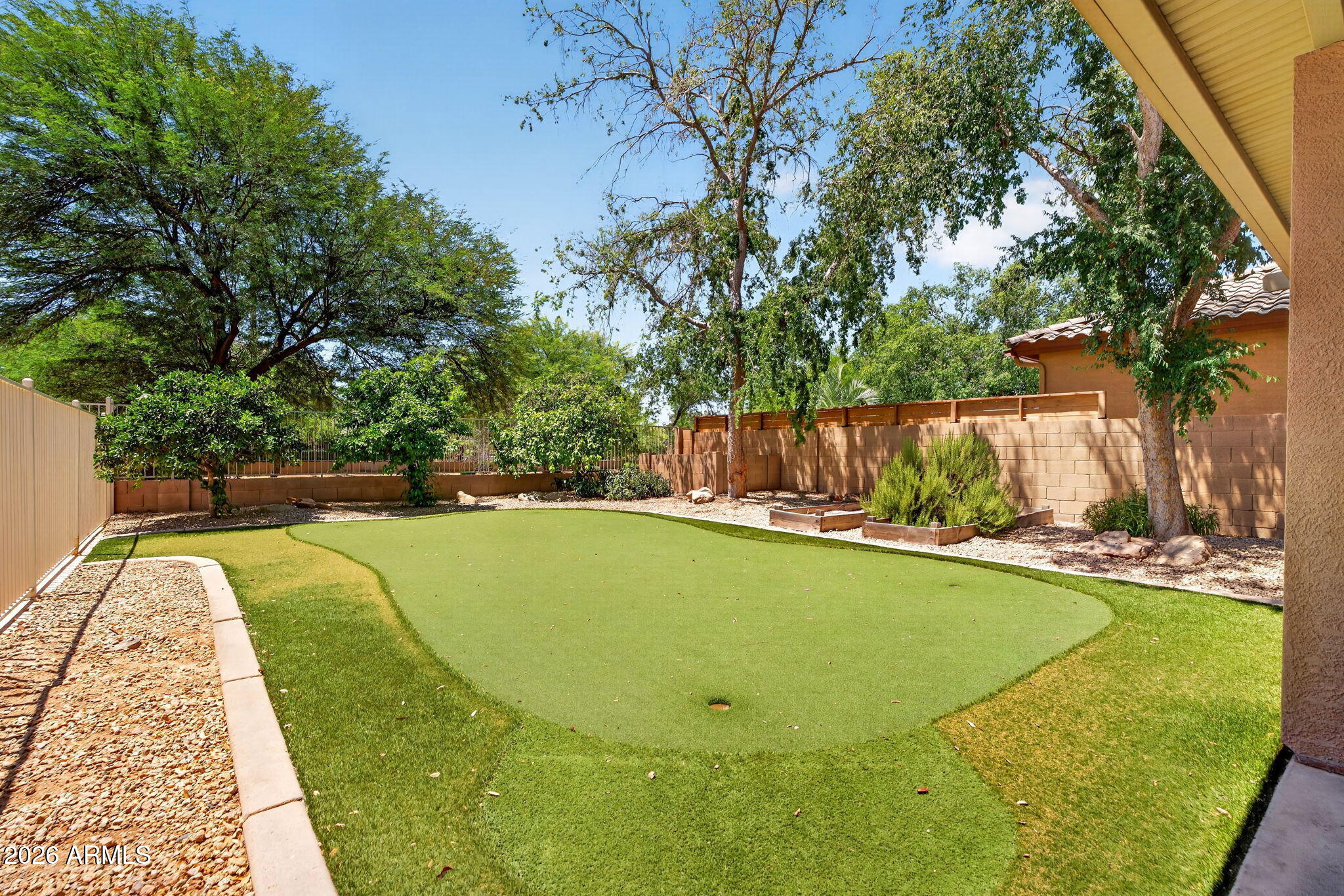 857 E CARLA VISTA Drive