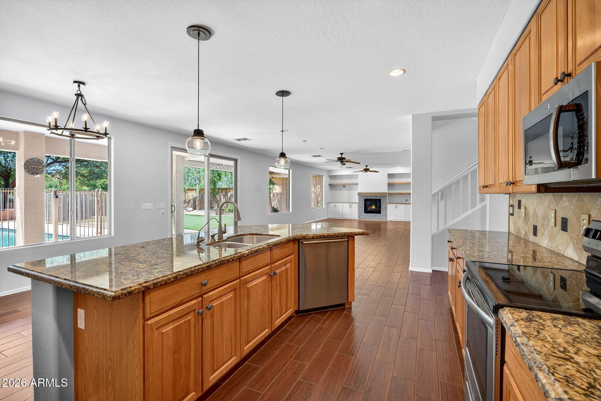 857 E CARLA VISTA Drive
