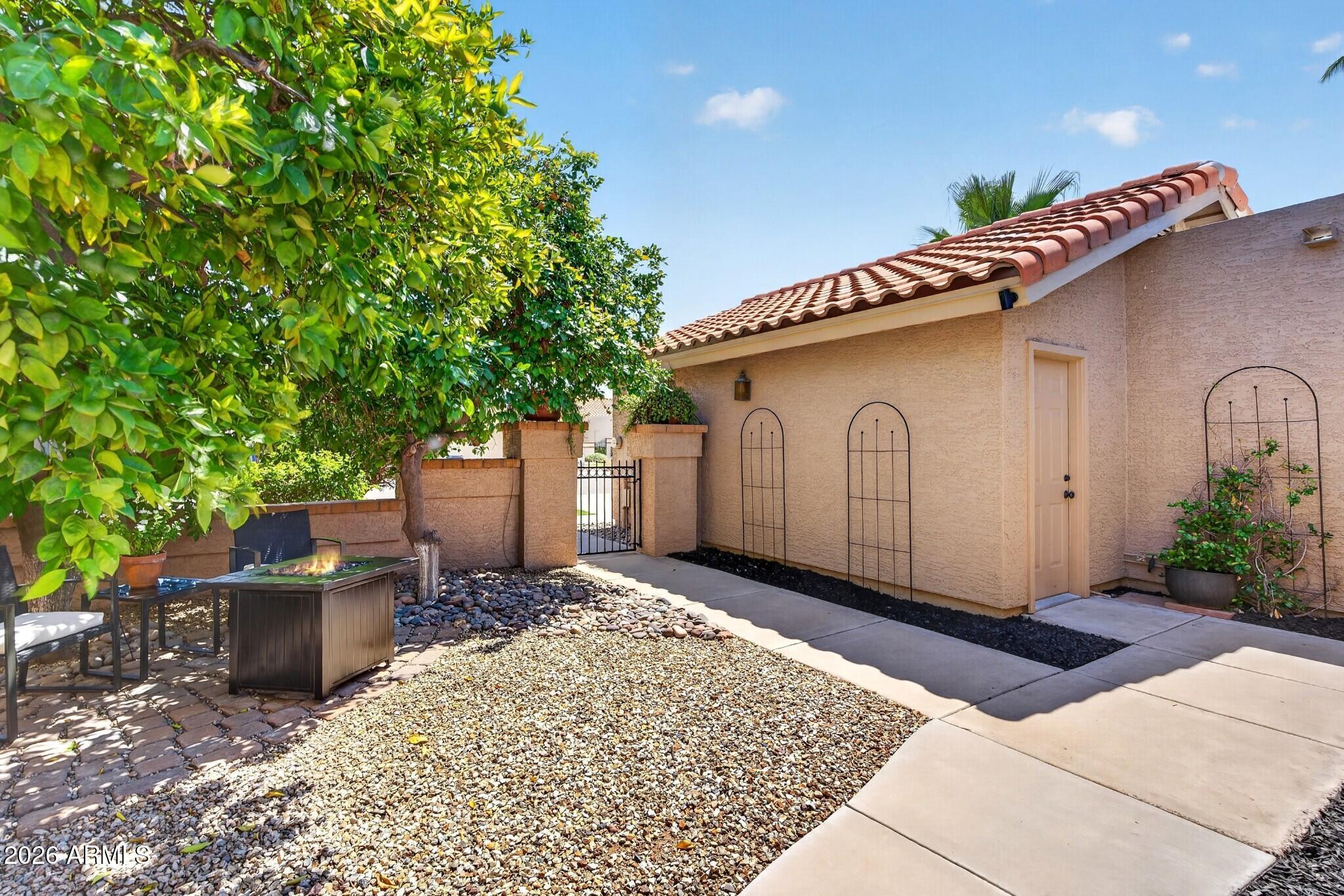 2412 W IRONWOOD Drive