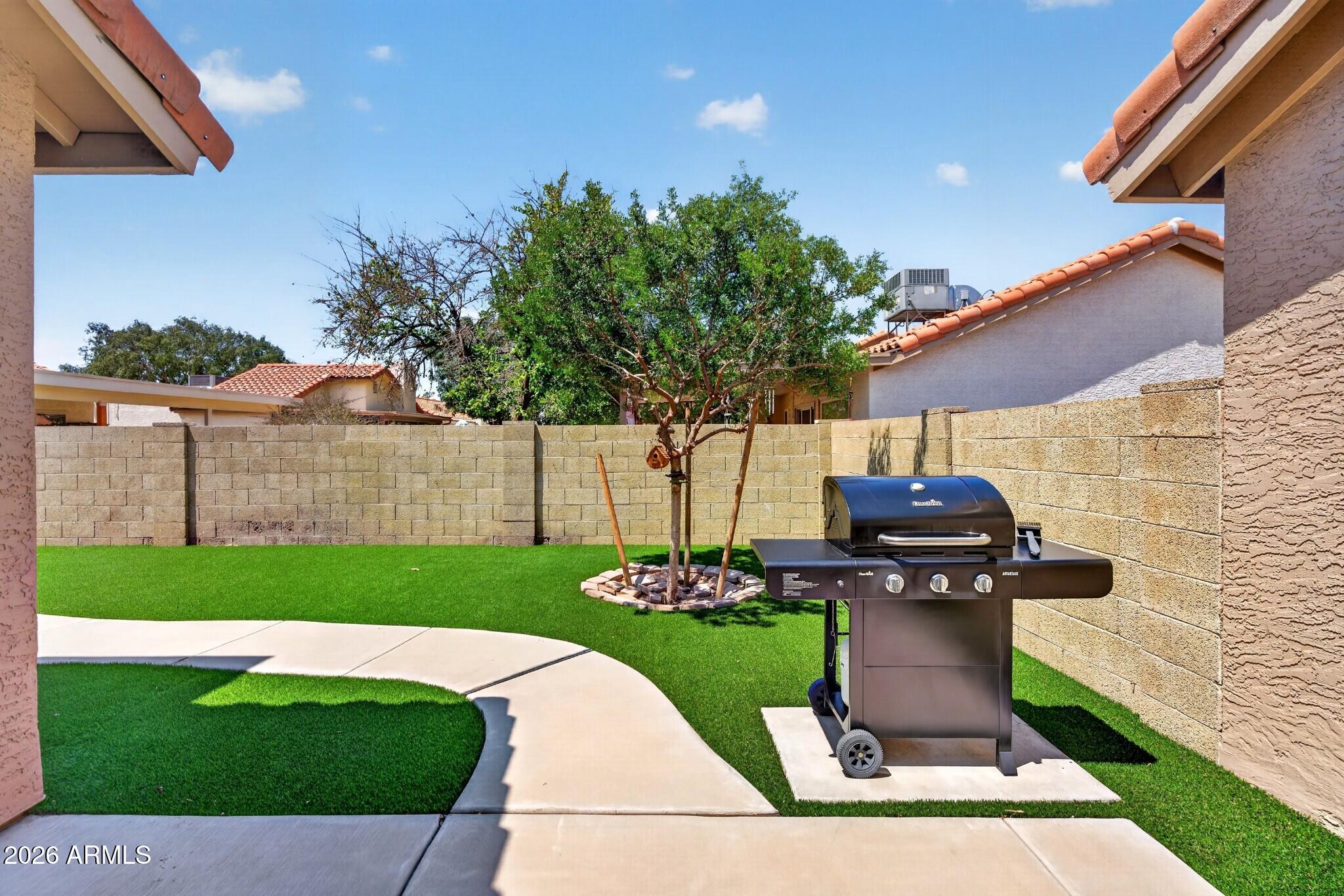 2412 W IRONWOOD Drive