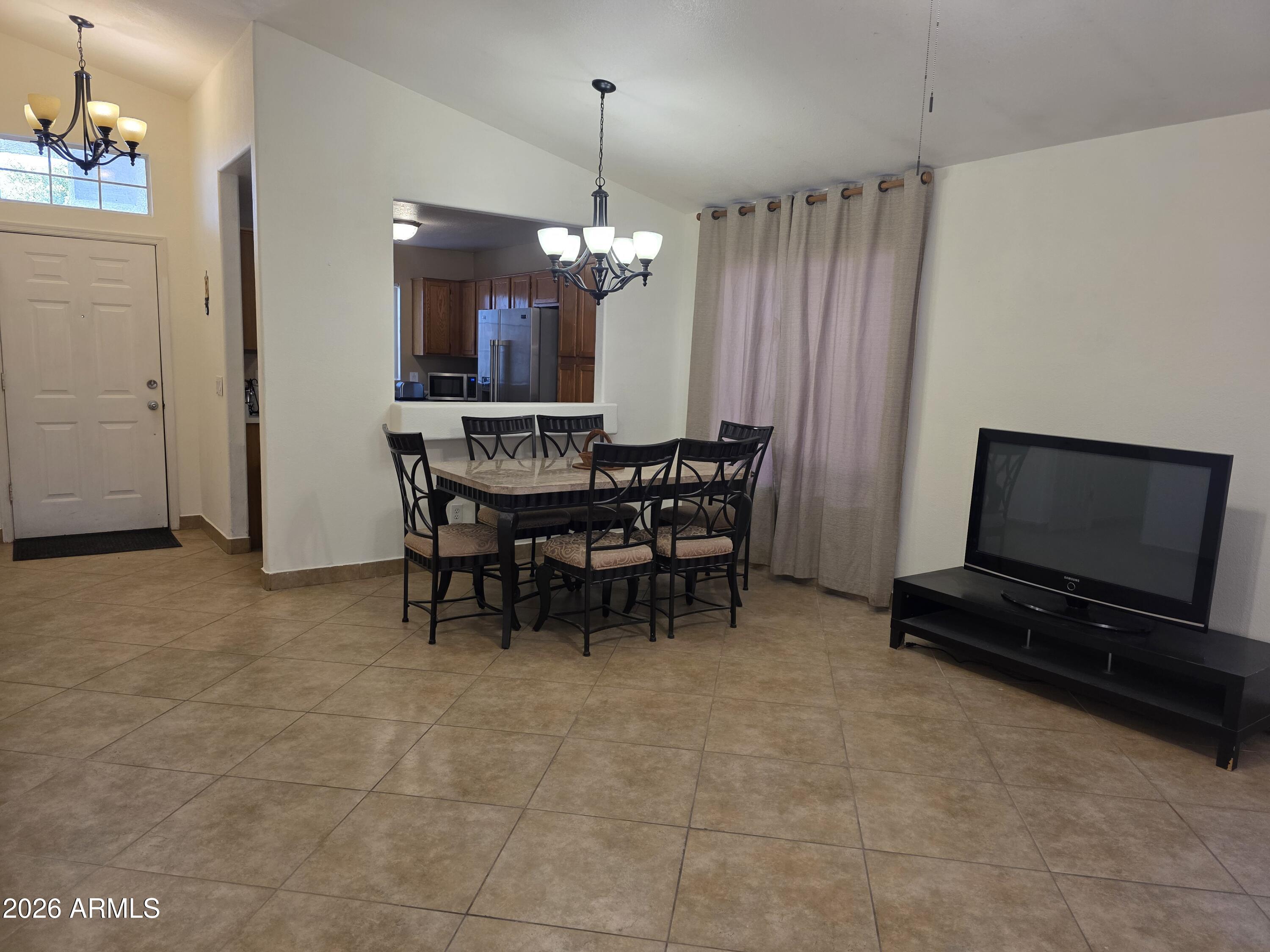 8641 W ROANOKE Avenue