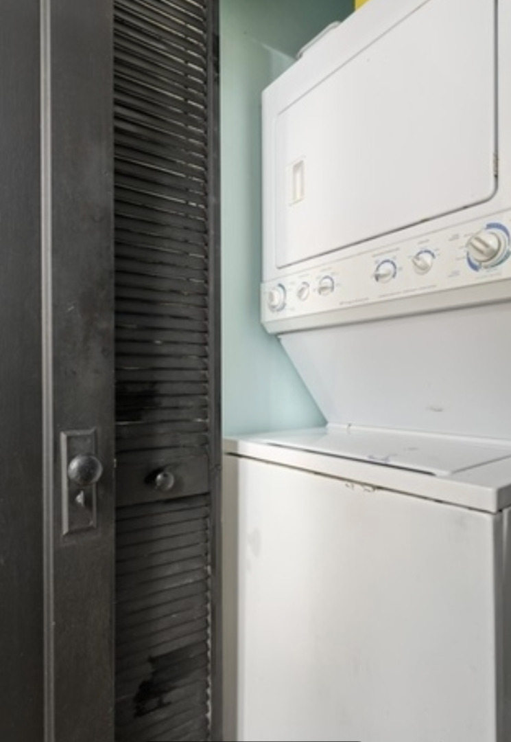 1756 W Wallen Avenue Unit: 1W