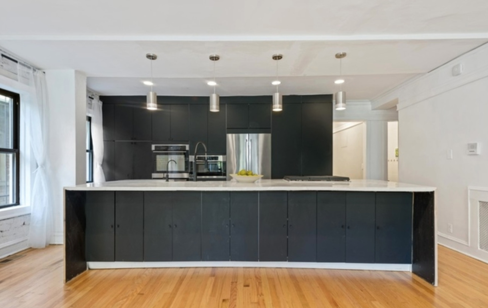 1756 W Wallen Avenue Unit: 1W