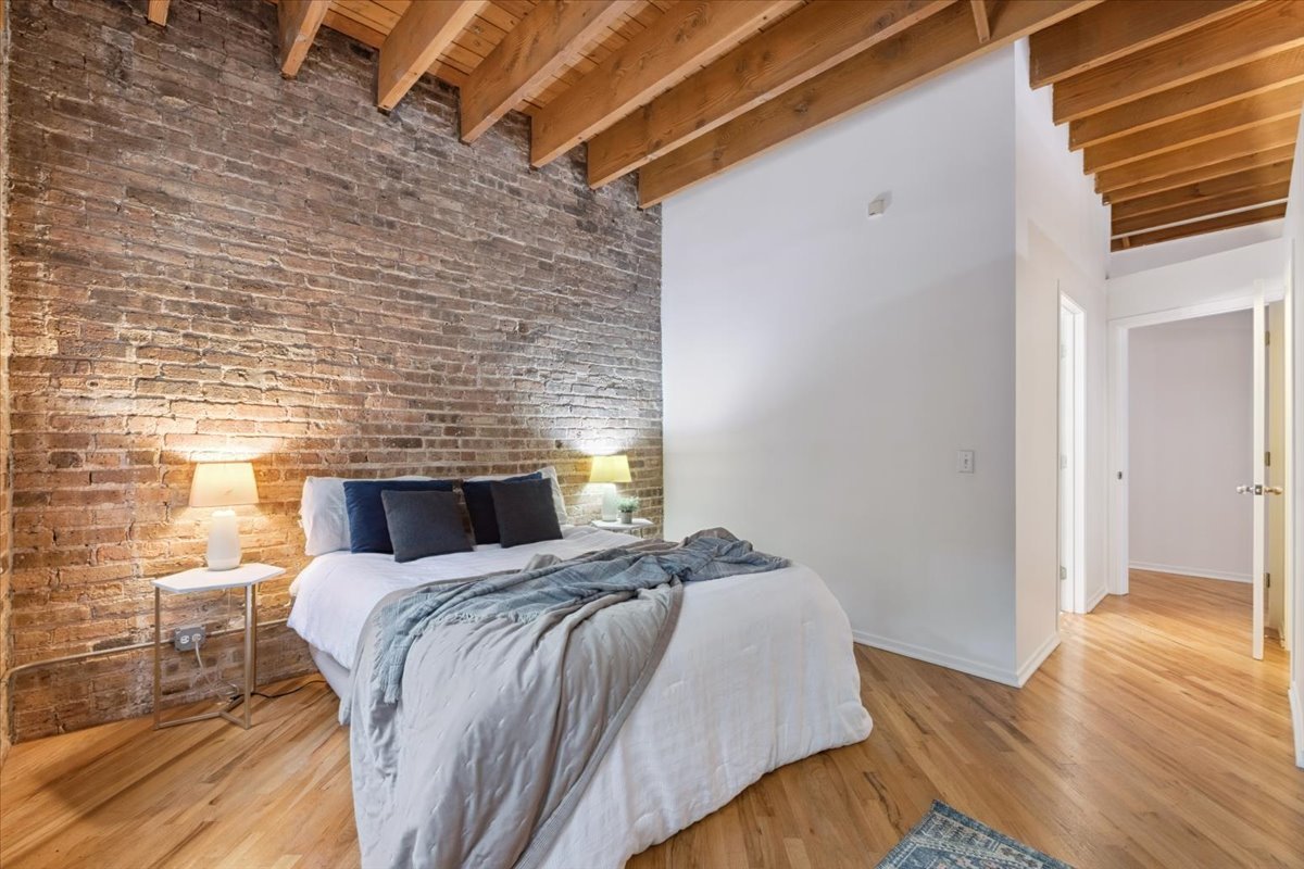 2021 W Willow Street Unit: 106