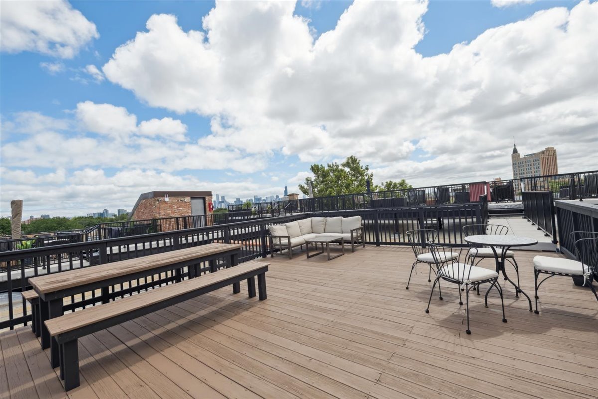 2021 W Willow Street Unit: 106