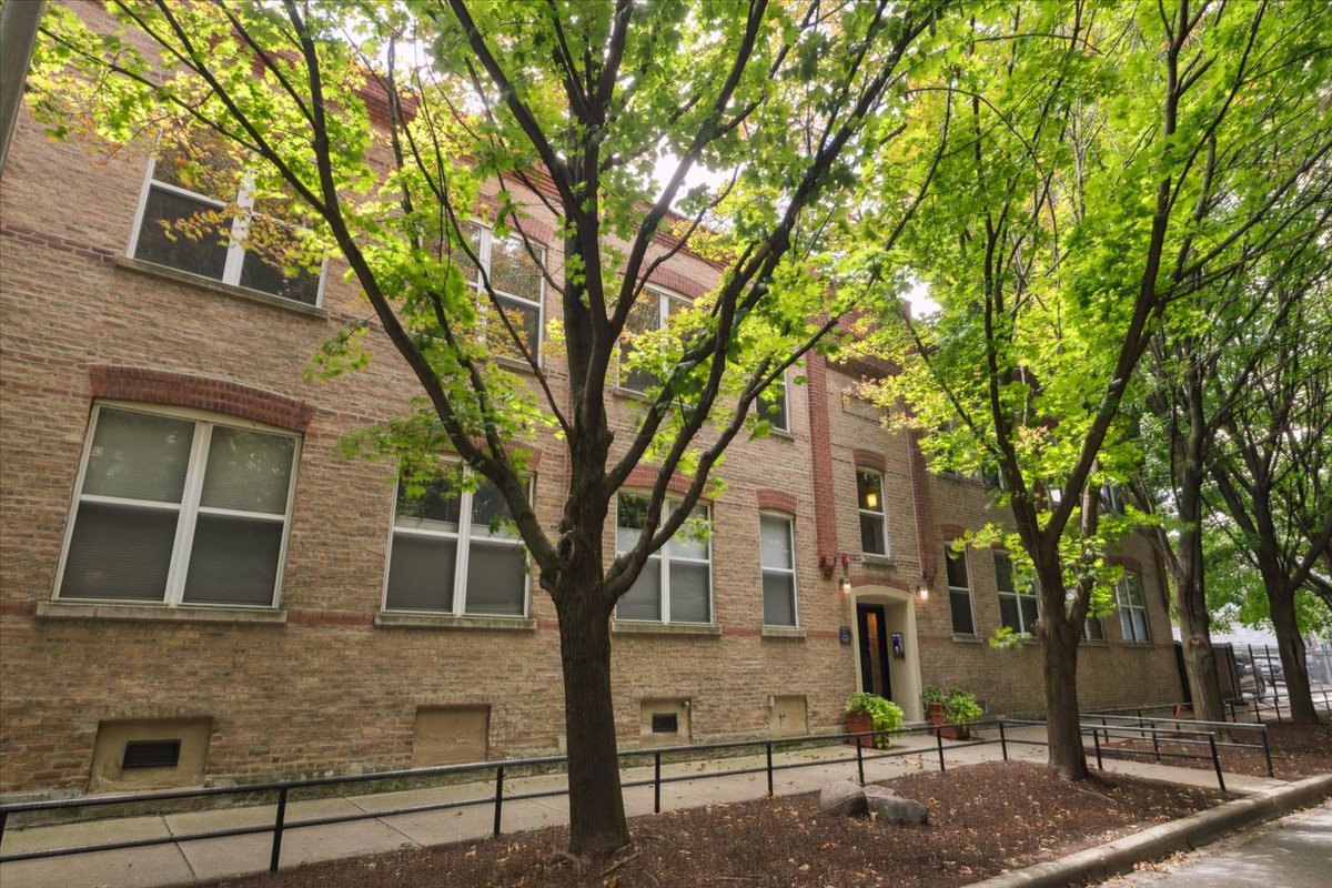 2021 W Willow Street Unit: 106