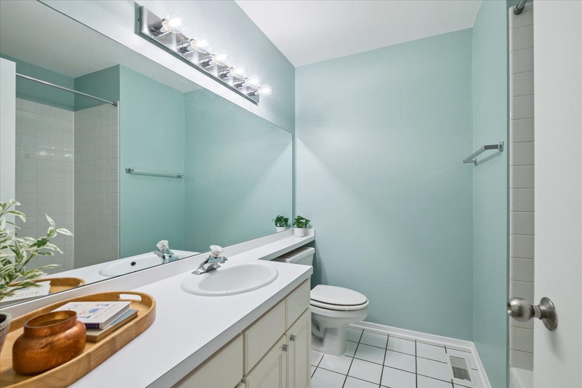 2021 W Willow Street Unit: 106