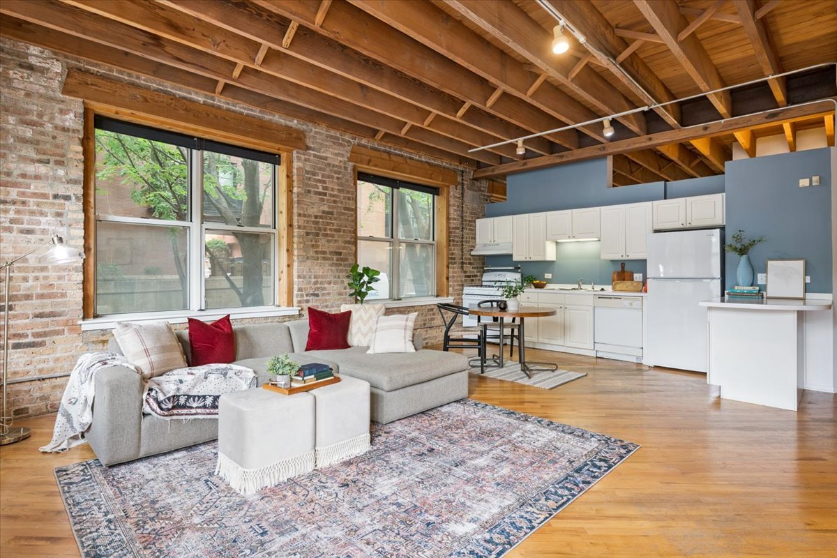 2021 W Willow Street Unit: 106