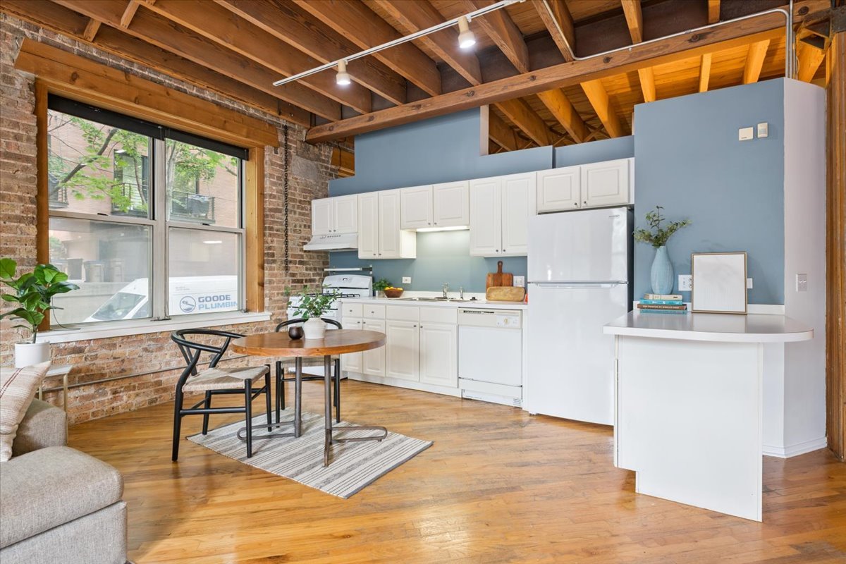 2021 W Willow Street Unit: 106