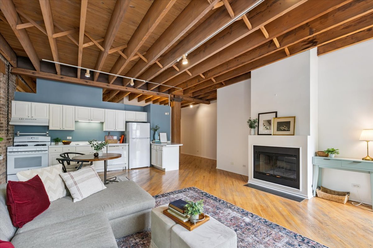 2021 W Willow Street Unit: 106