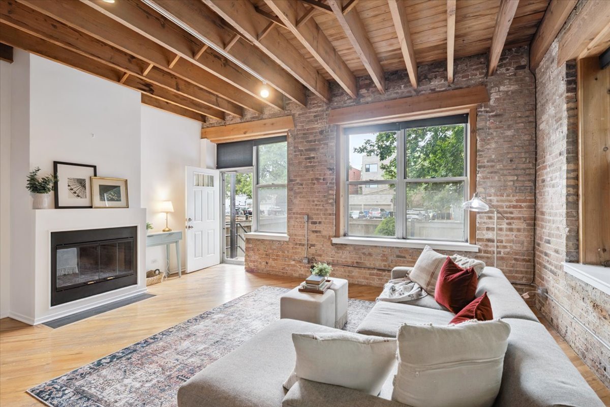 2021 W Willow Street Unit: 106