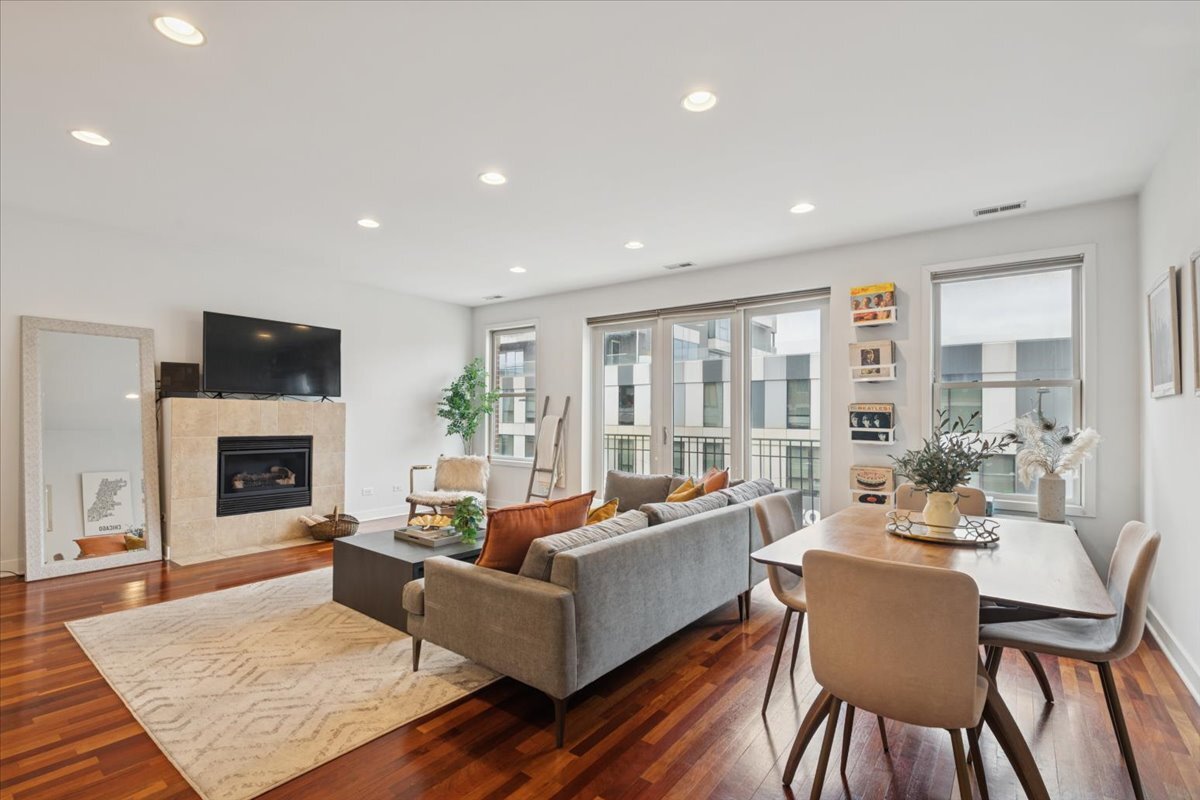 1234 N Milwaukee Avenue Unit: 2