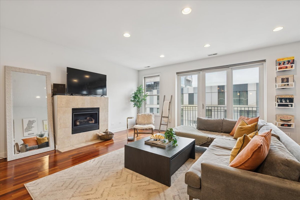 1234 N Milwaukee Avenue Unit: 2