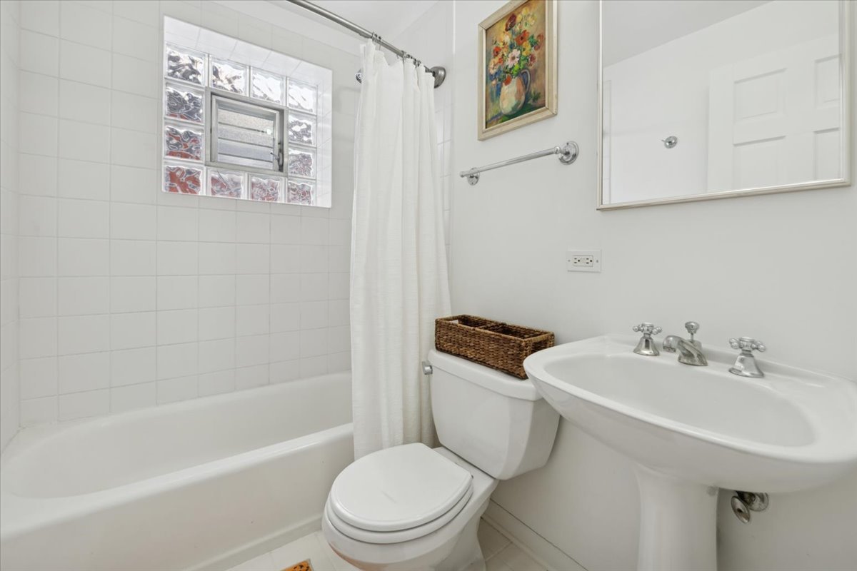 412 N Marion Street Unit: 1A