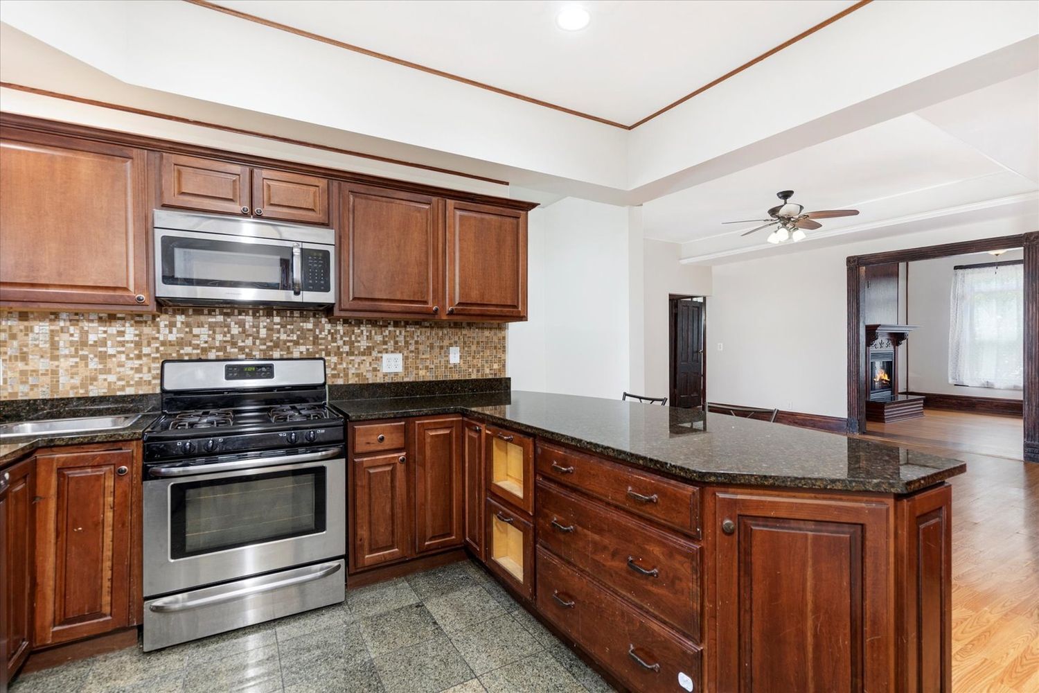 232 Des Plaines Avenue