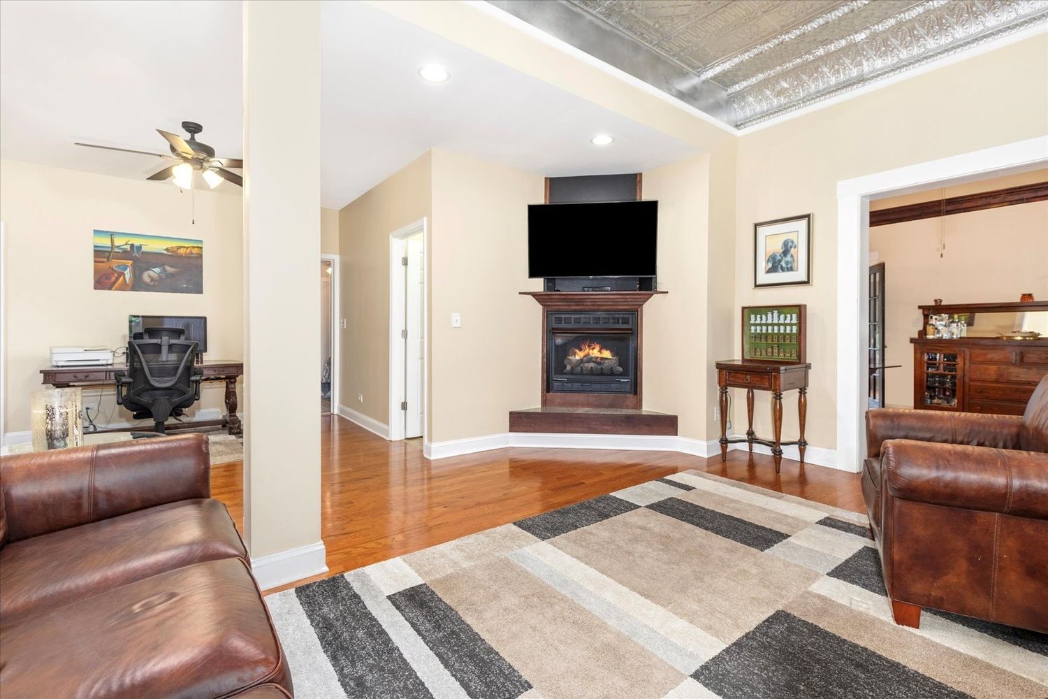 232 Des Plaines Avenue