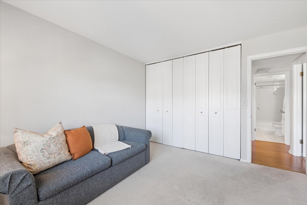 215 Marengo Avenue Unit: 3A