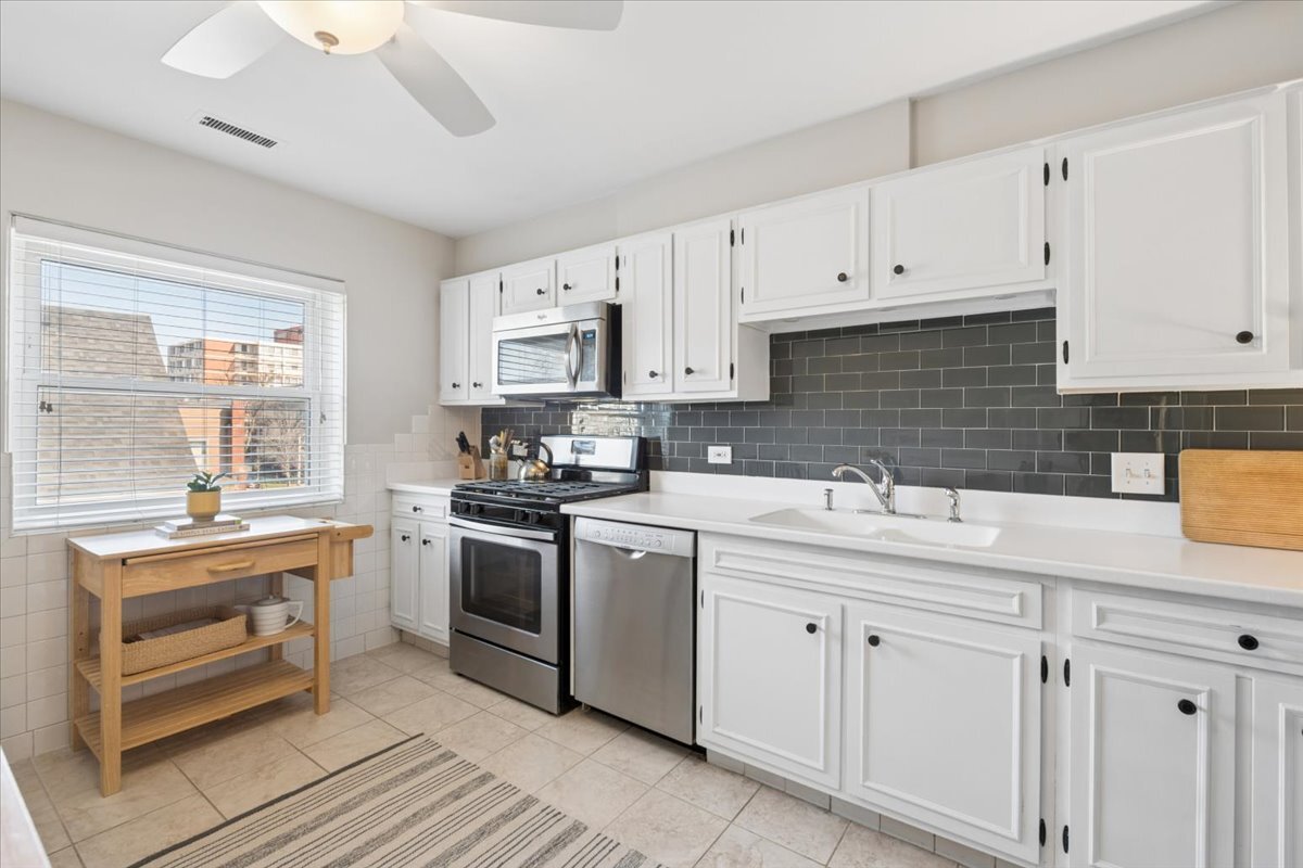 215 Marengo Avenue Unit: 3A