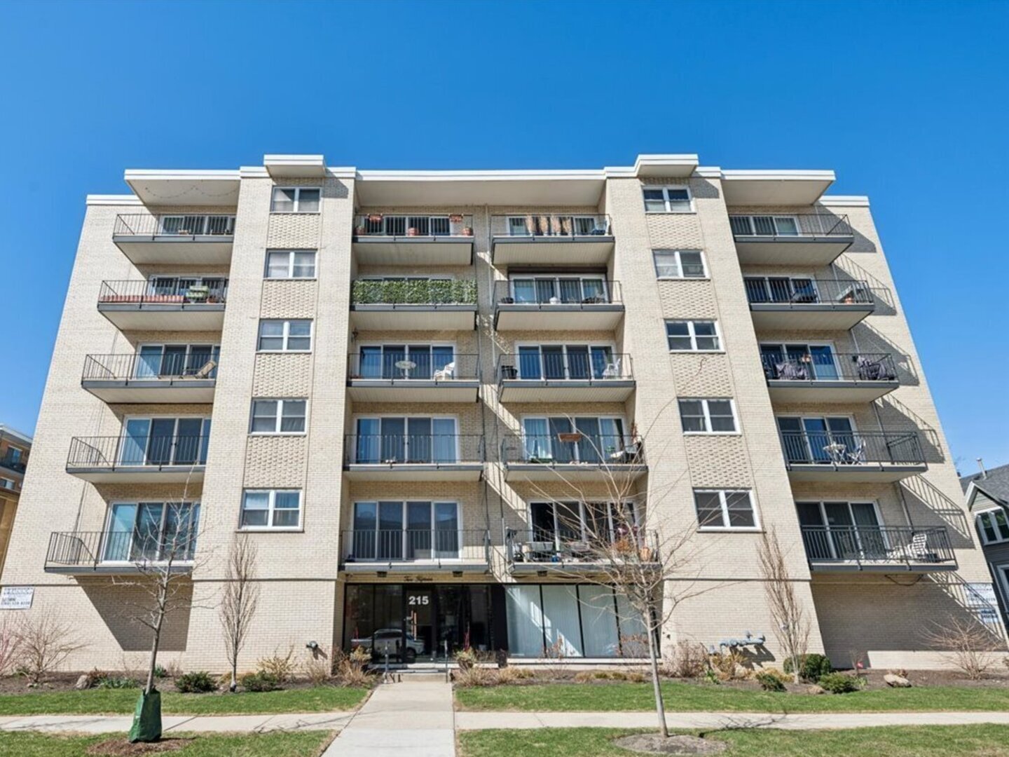 215 Marengo Avenue Unit: 3A